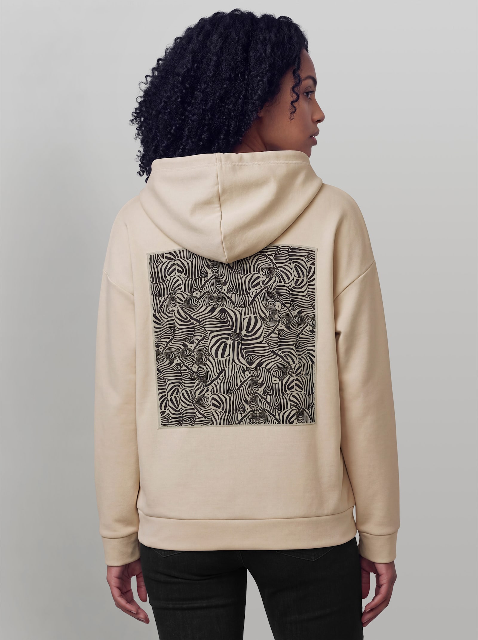 heine Hoodie mit Applikation hinten - sand