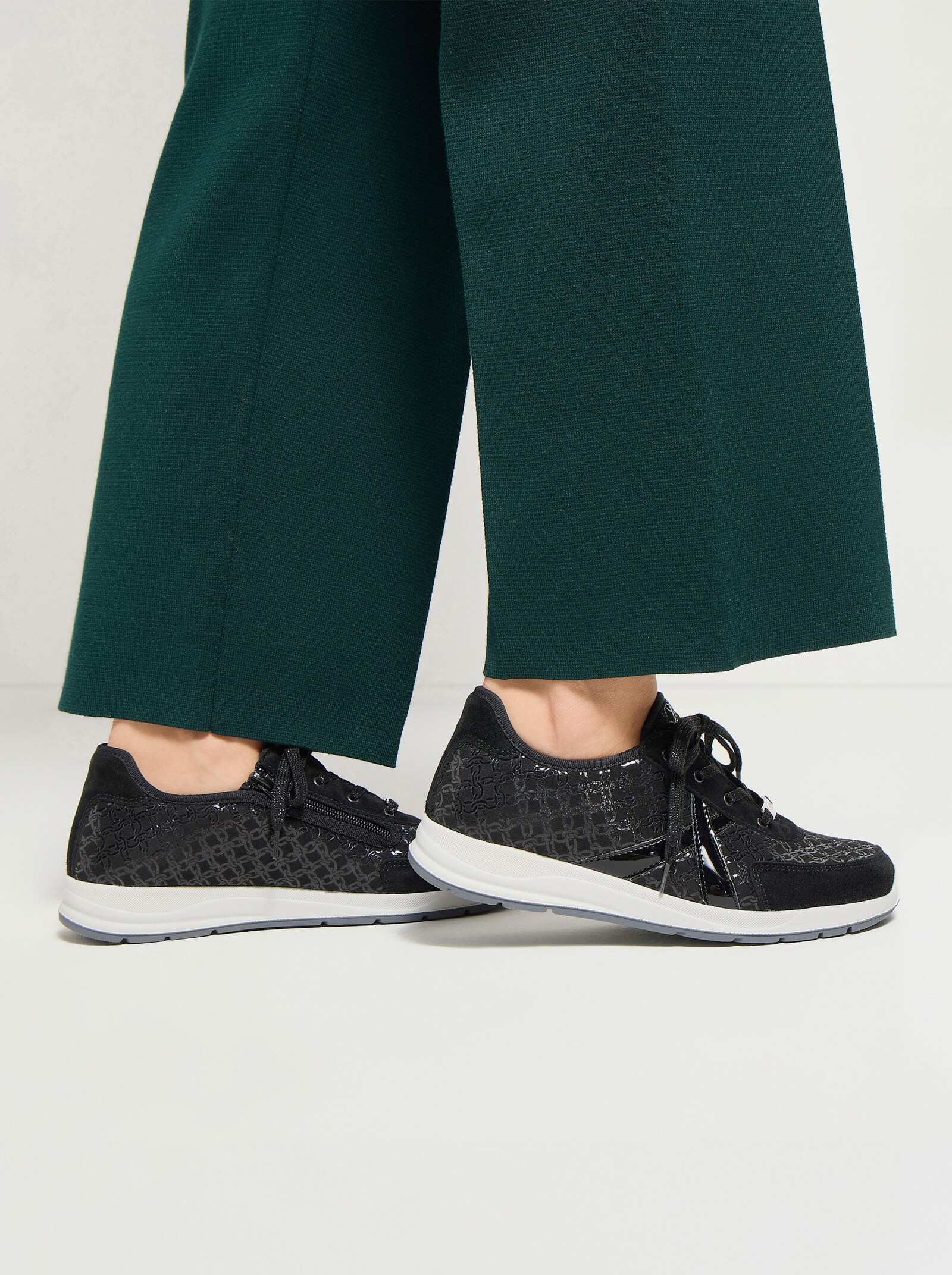 Varomed Sneaker für kräftige und empfindliche Füße - schwarz