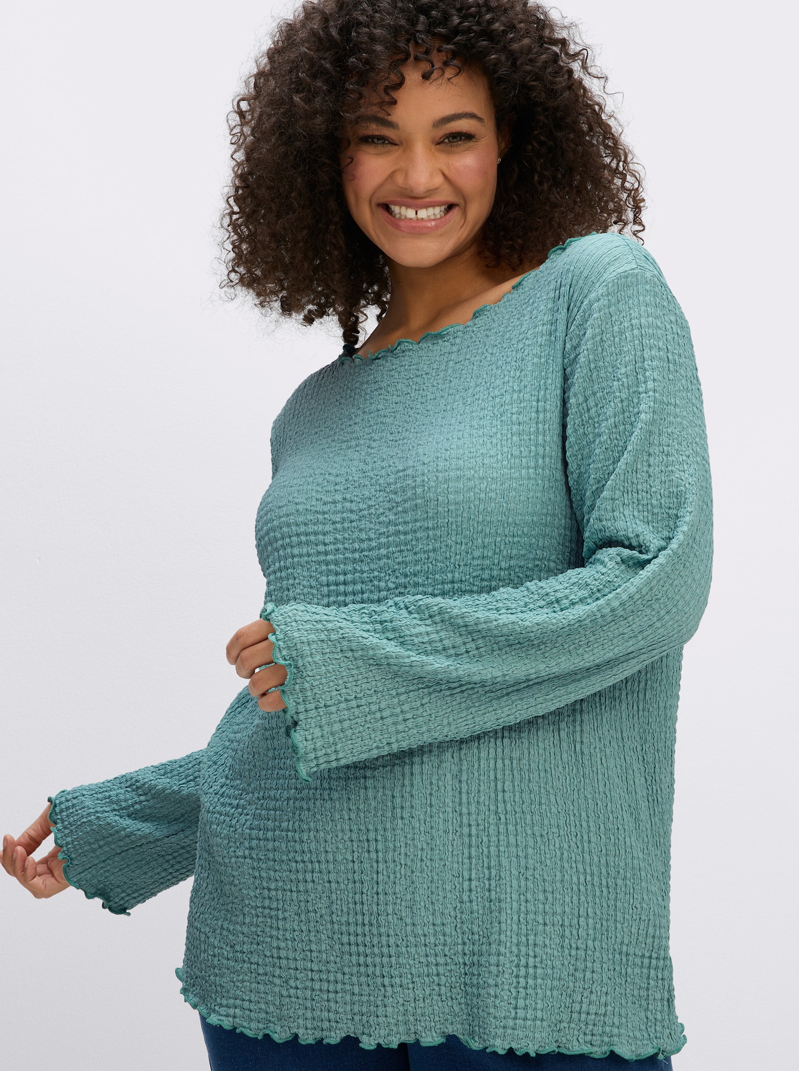 sheego Langarmshirt aus stretchiger Smok-Qualität - salbei