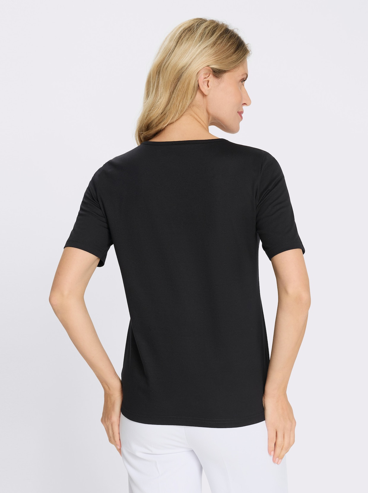 Rundhalsshirt mit Kontrast-Paspel am Ausschnitt - schwarz