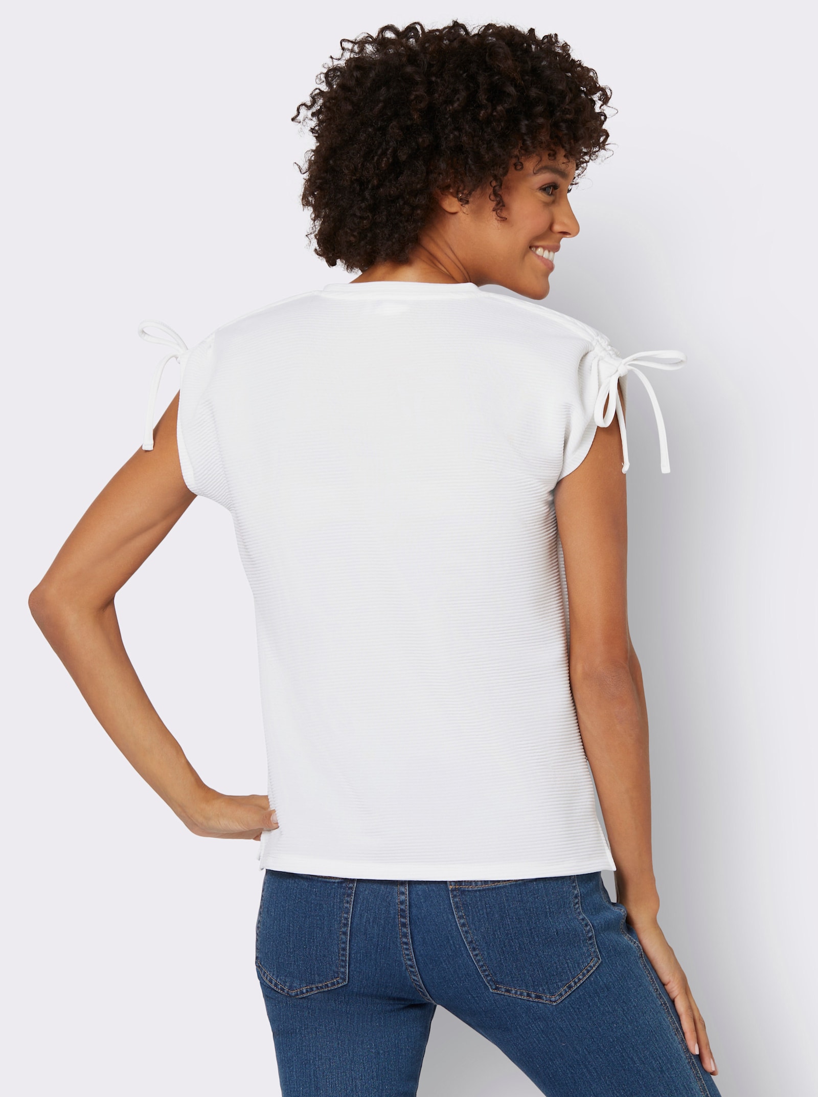 Rundhalsshirt mit raffbaren Schultern - weiss