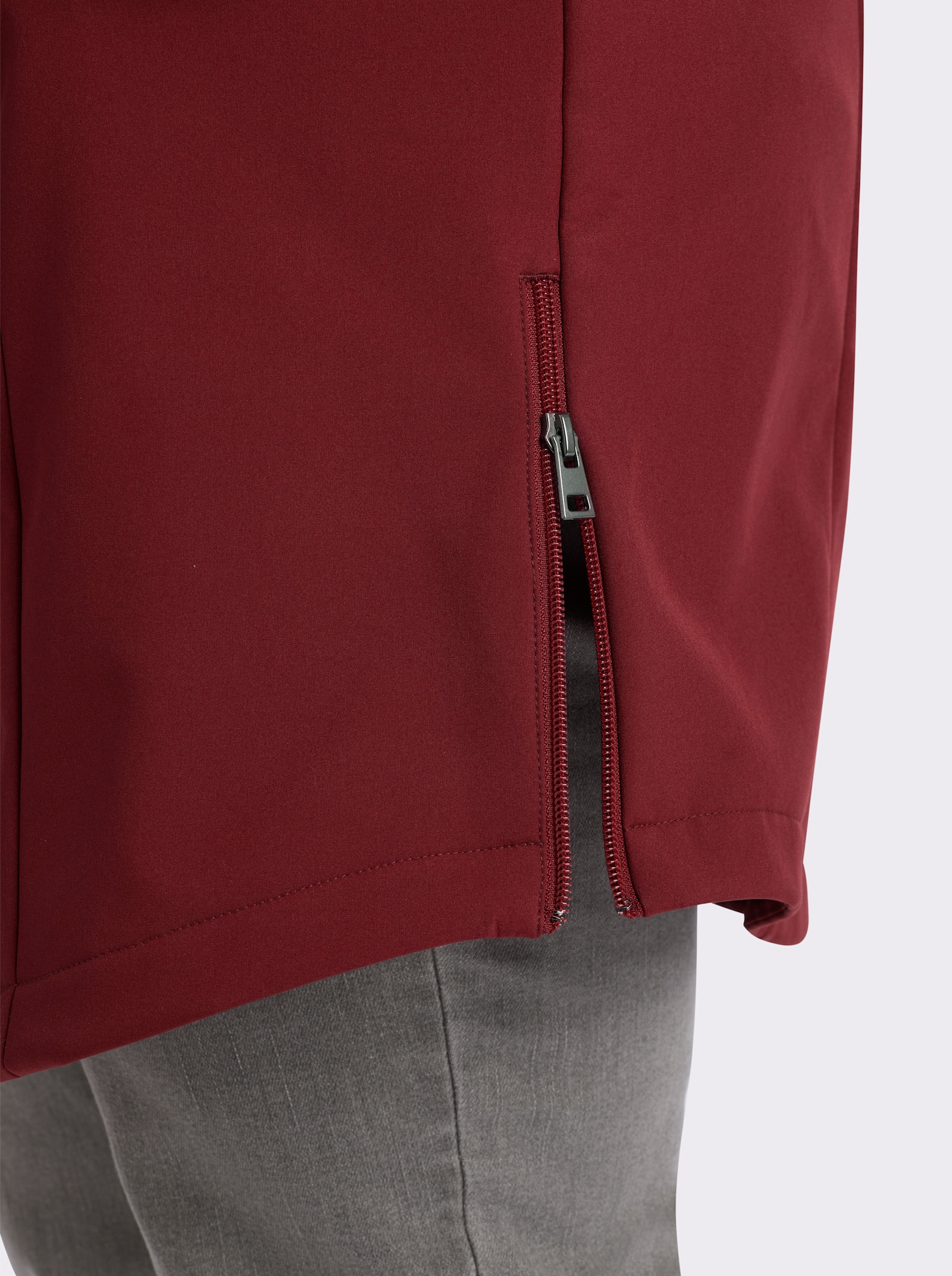 sheego Softshelljacke mit regulierbaren Seitenschlitzen - bordeaux