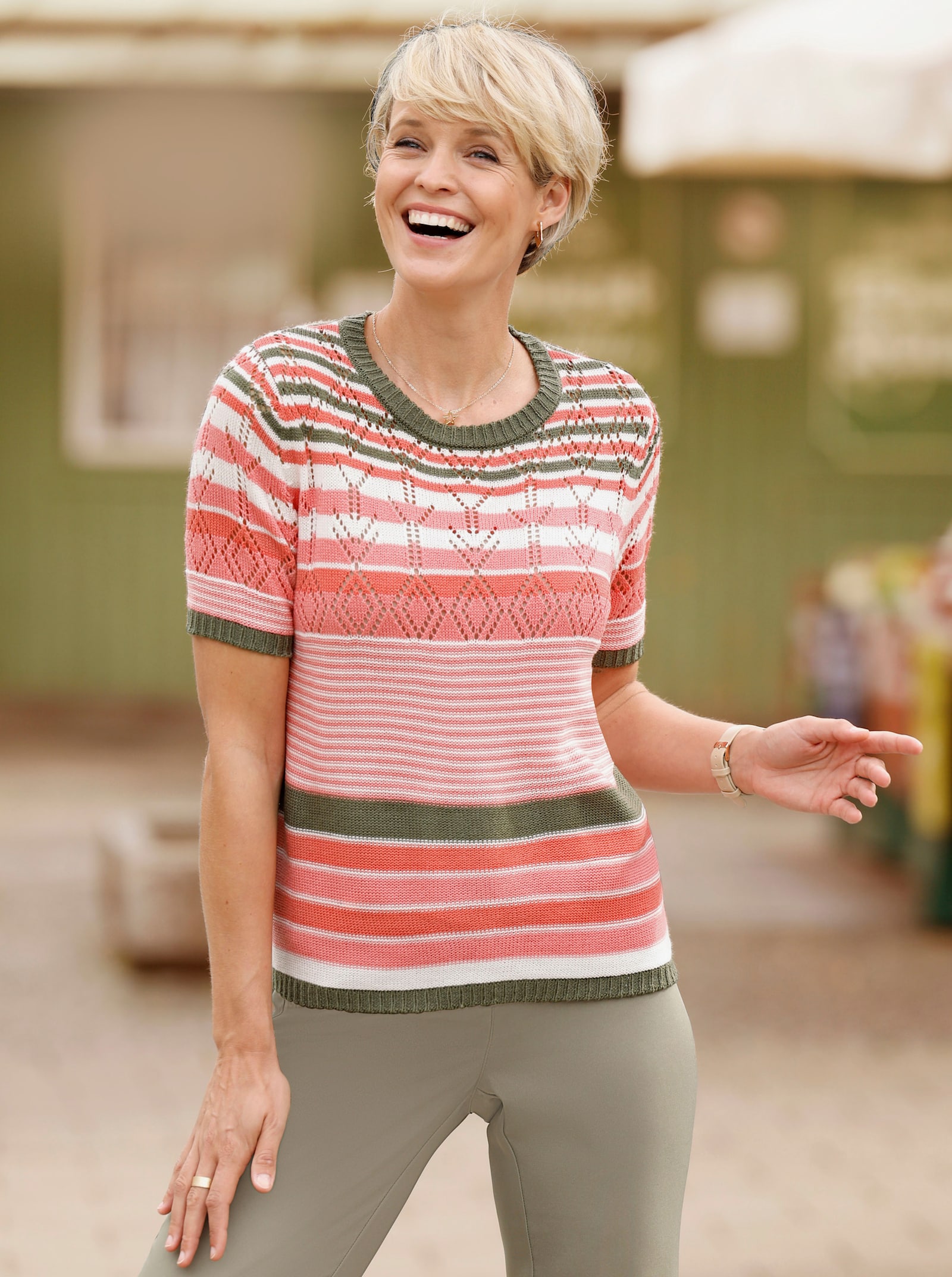 Ažúrový pulóver s pruh. vzorom - Grapefruitovo-kaki pásikovaná