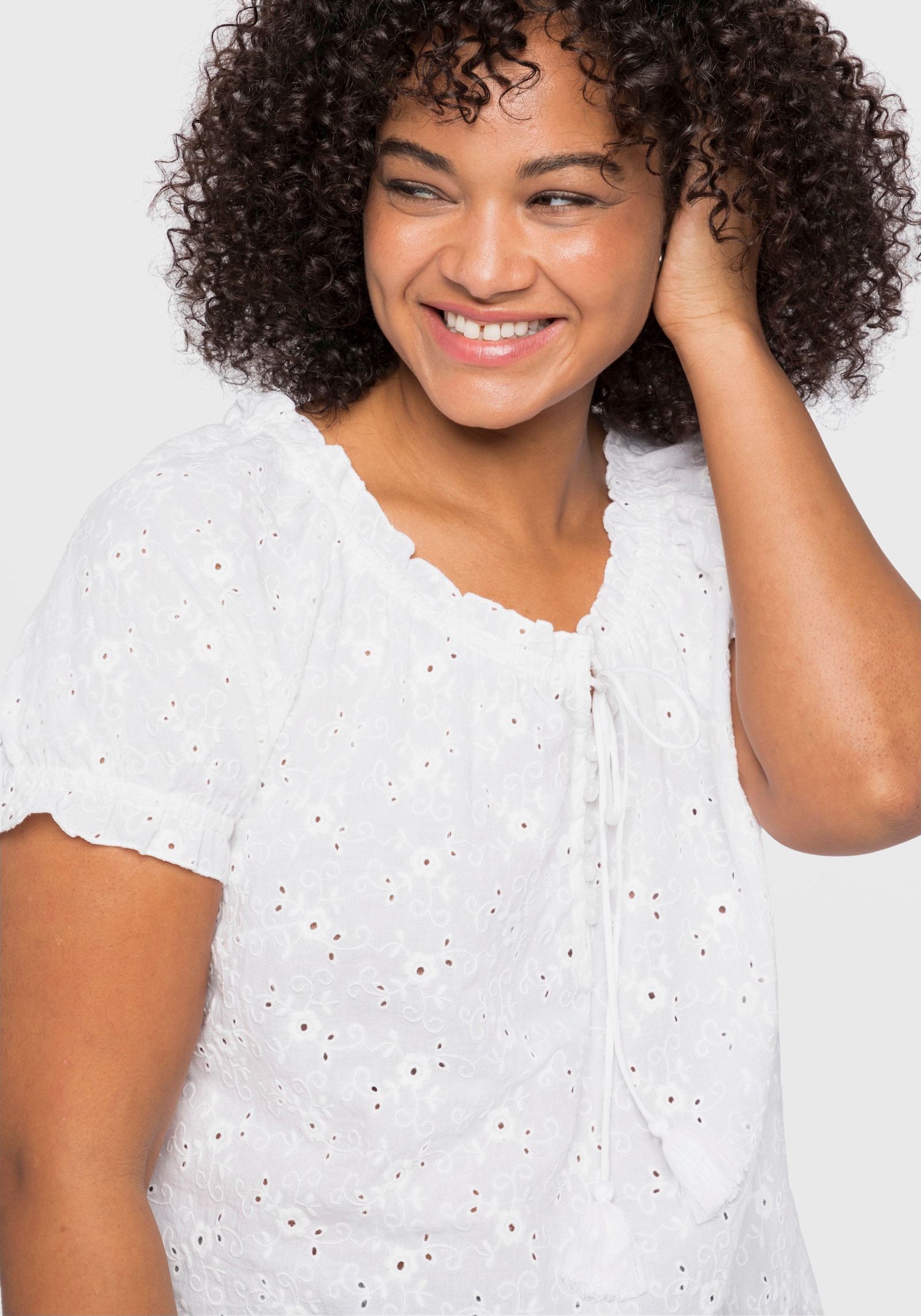 sheego by Joe Browns Tunika mit Lochstickerei - weiß