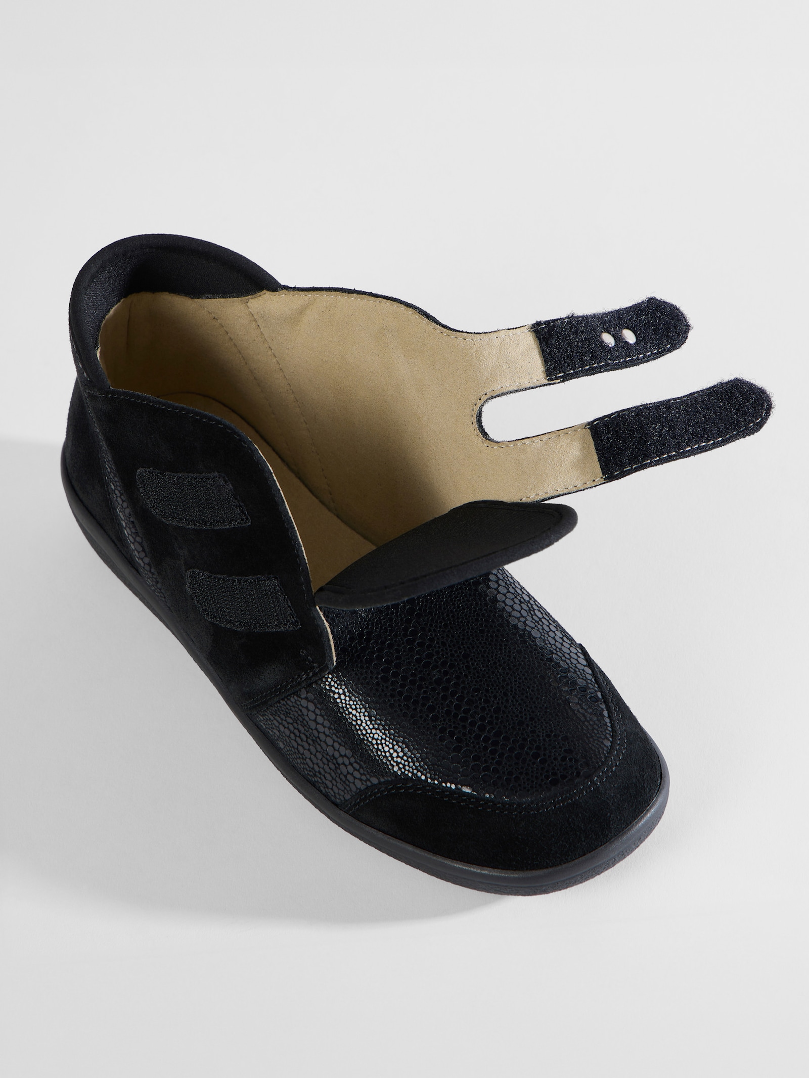 Varomed Stiefelette für kräftige Füße, Klettverschlüsse - schwarz