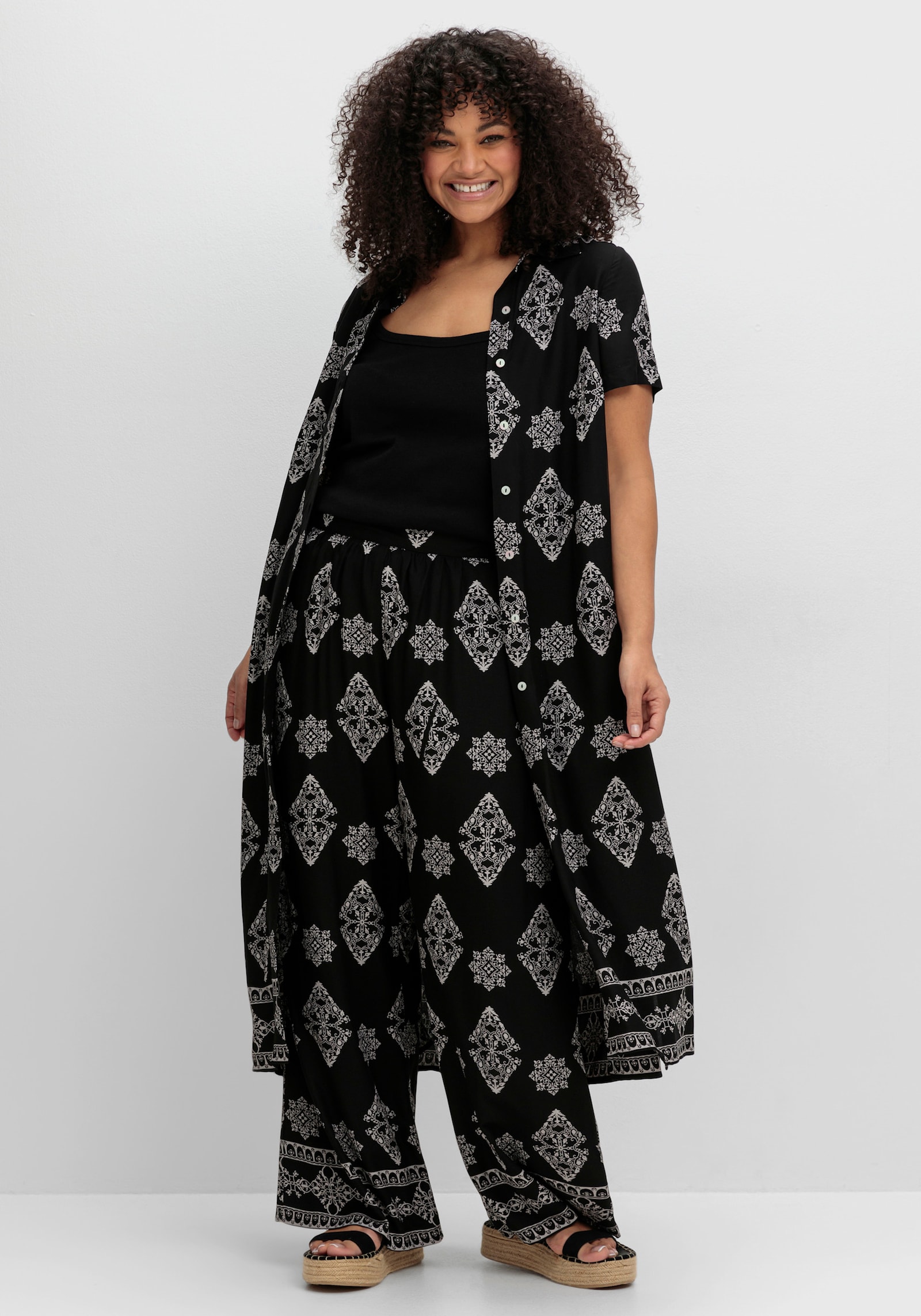 sheego by Joe Browns Schlupfhose mit weiter, gerader Beinform - schwarz-gemustert