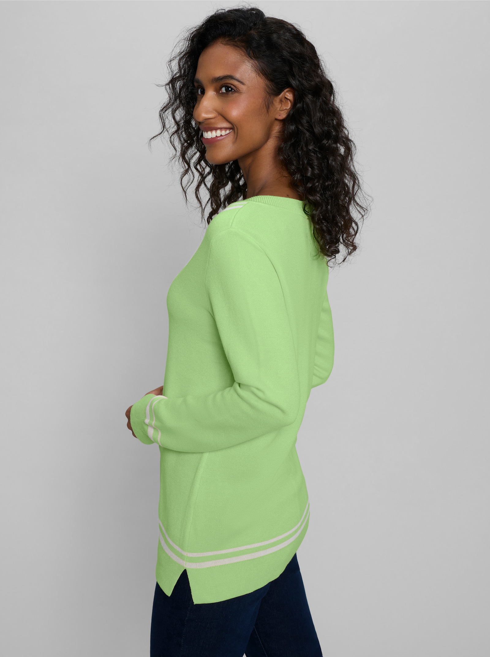 heine Pullover mit tiefem V-Ausschnitt - reseda-ecru