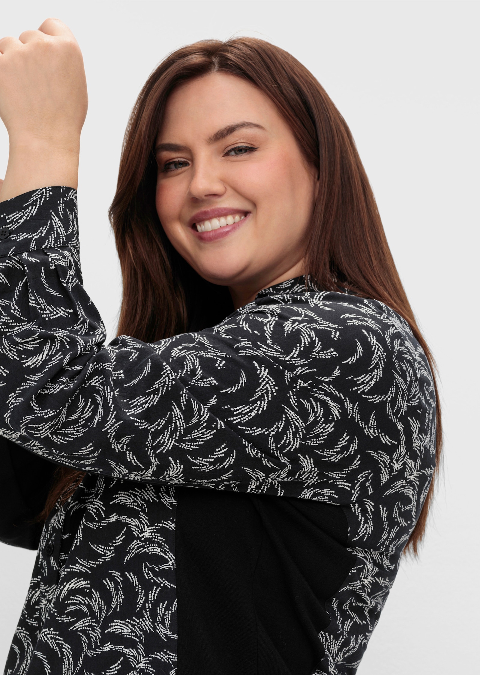 sheego Hemdbluse mit Alloverprint - schwarz-weiss-gemustert