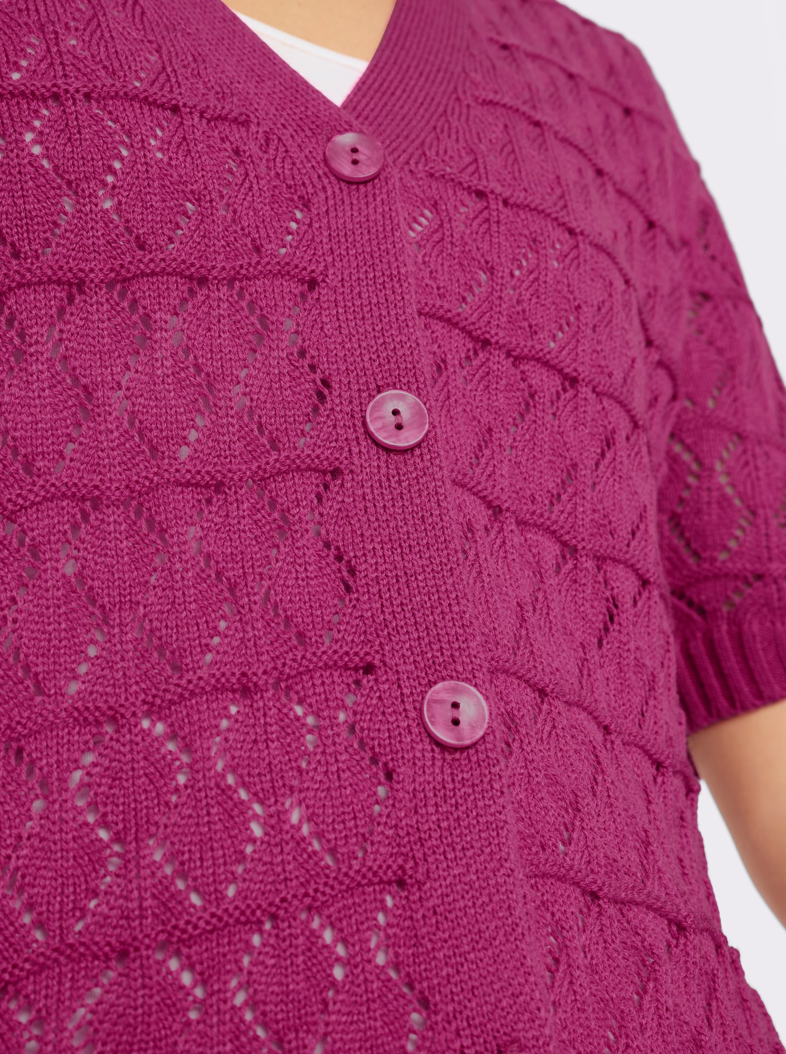 Ažúrový kardigán, gombíky - purpurová
