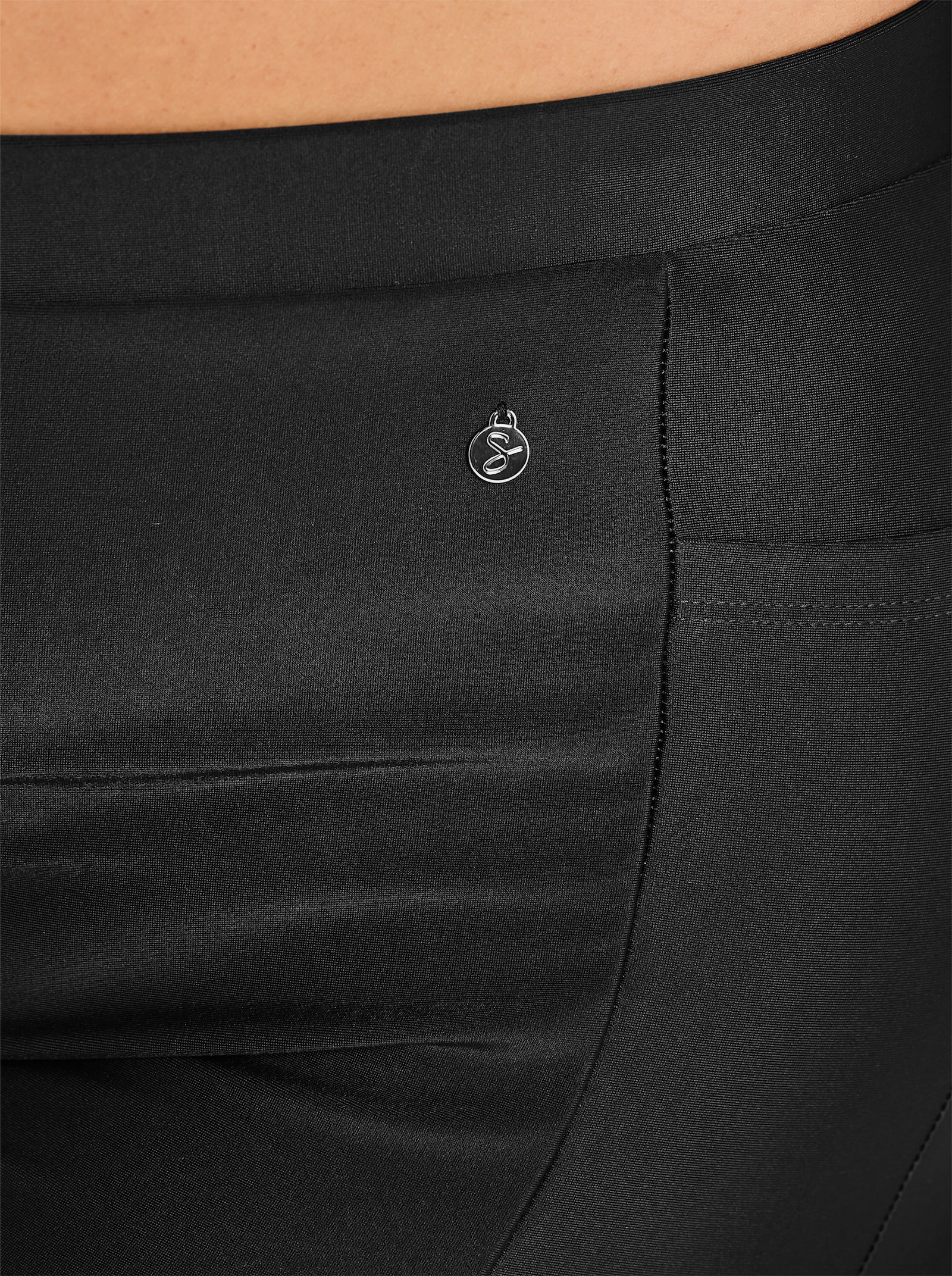 sheego Badeshorts mit kleiner Tasche - schwarz