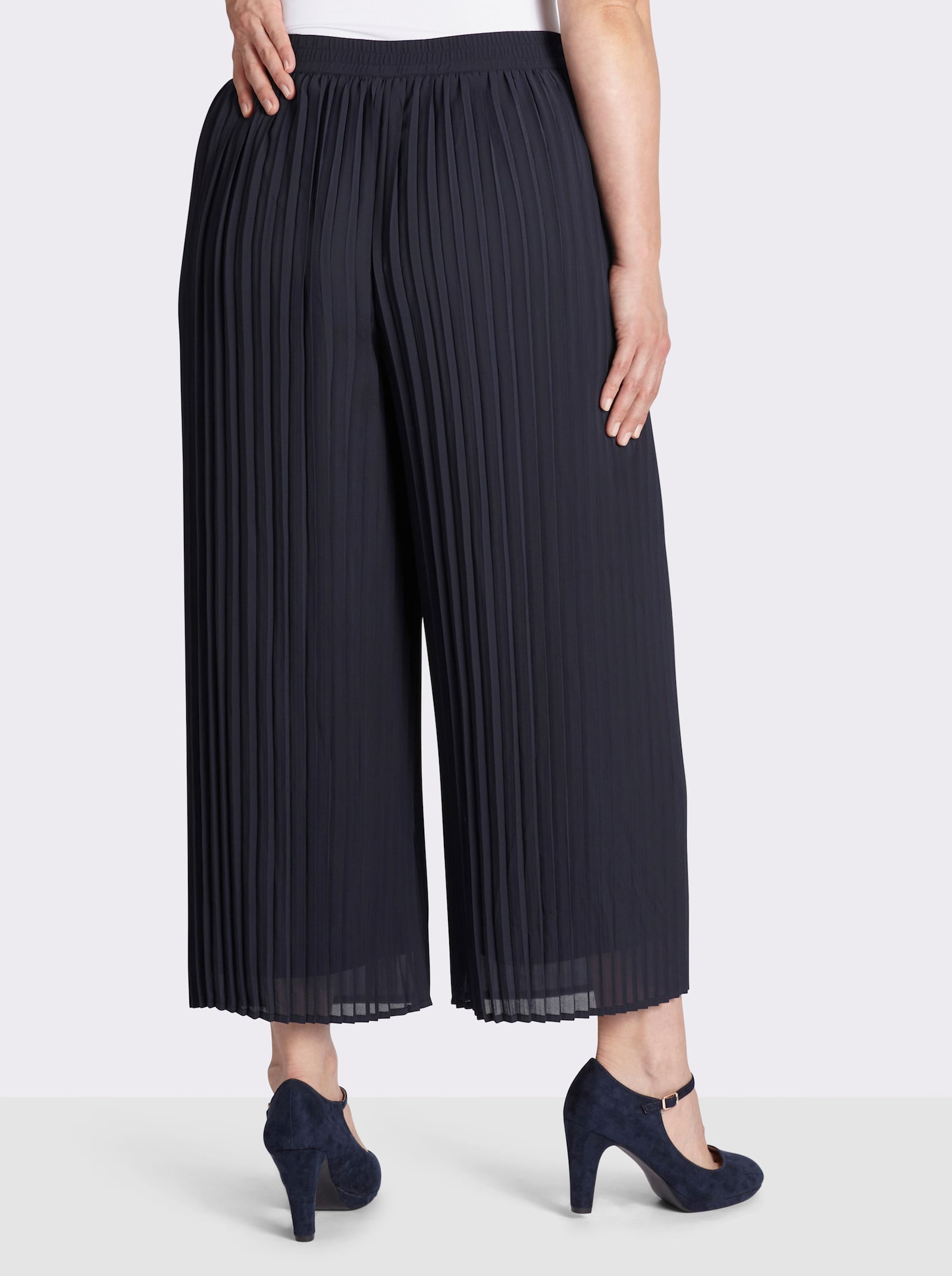 sheego 7/8-Hose aus fließender Plissee-Qualität - tiefblau