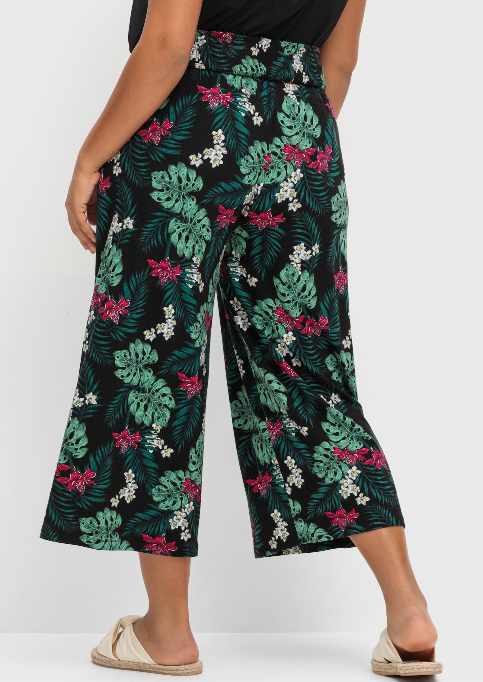 sheego Culotte mit tropischem Muster - schwarz-gemustert