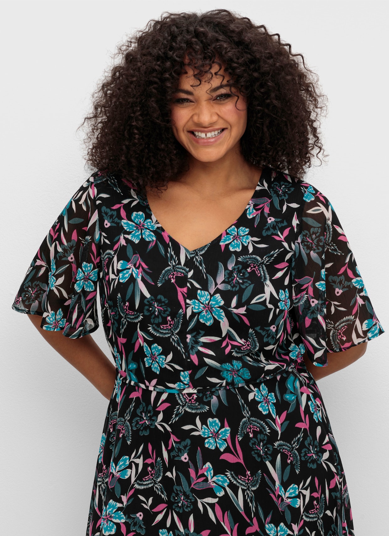 sheego by Joe Browns Chiffonkleid - schwarz-gemustert