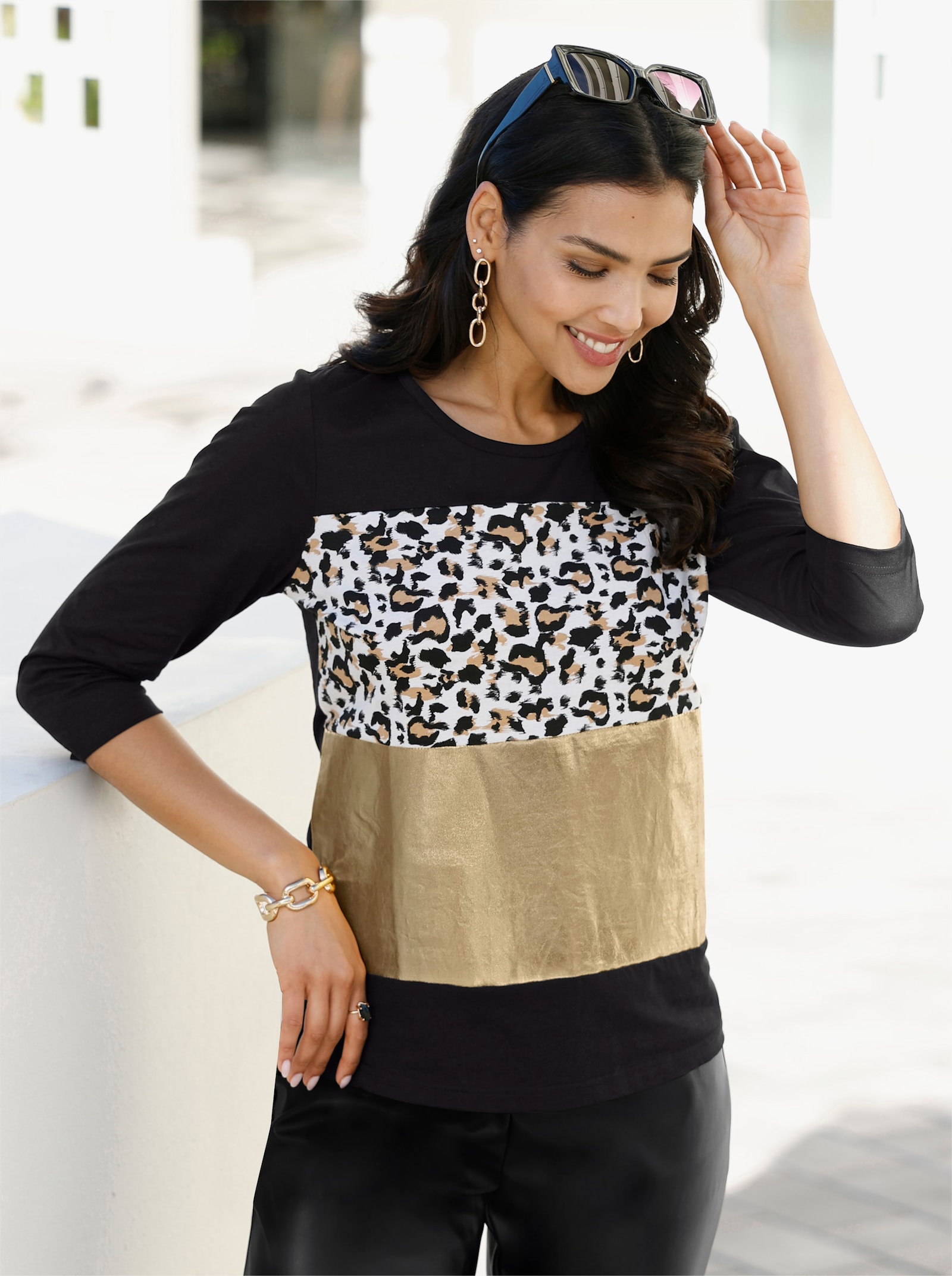 Rundhalsshirt mit Foliendruck - schwarz-camel-bedruckt