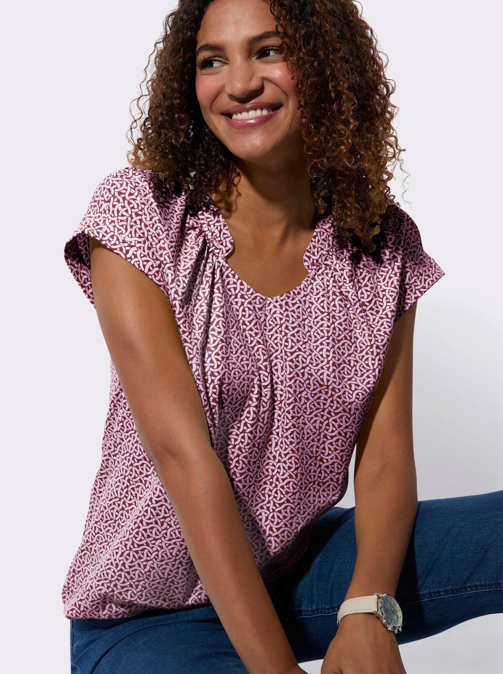 Kurzarmshirt mit kleinen Raffungen - kirsche-ecru-bedruckt