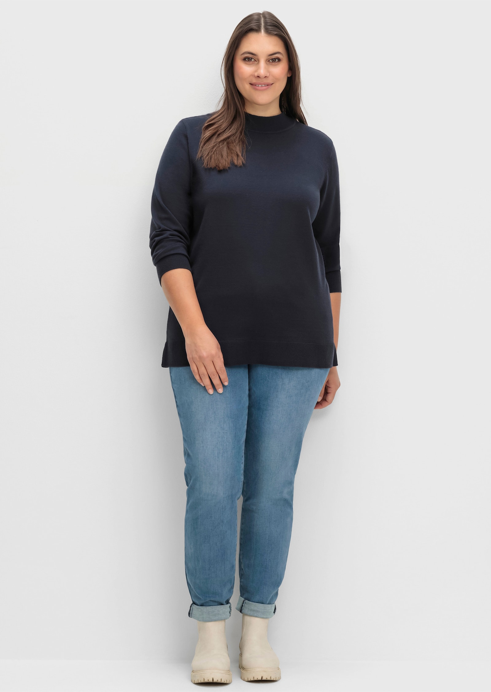 sheego Pull en tricot fin à col montant - bleu foncé