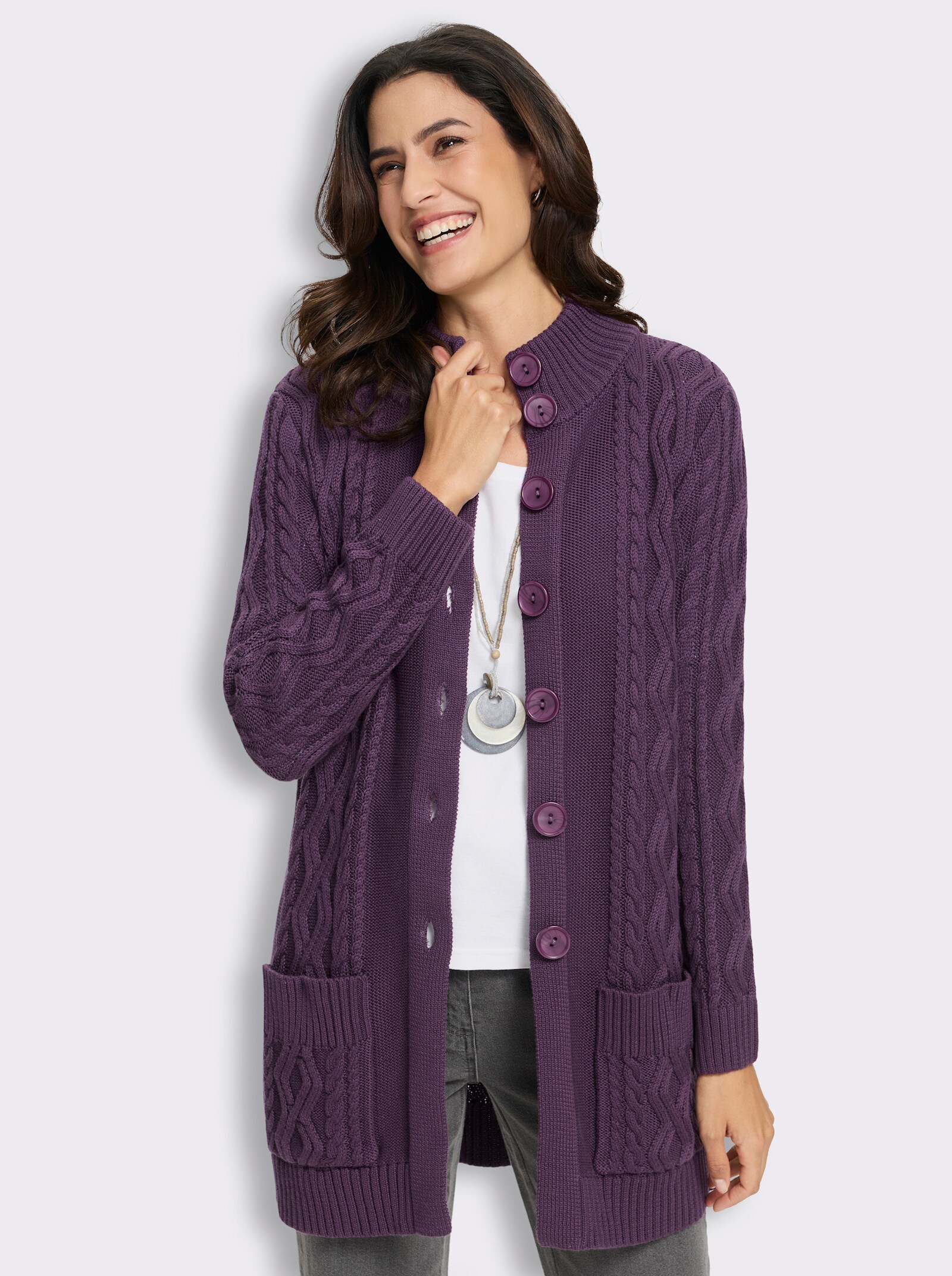 Longstrickjacke mit Zopfmuster rundum - traube