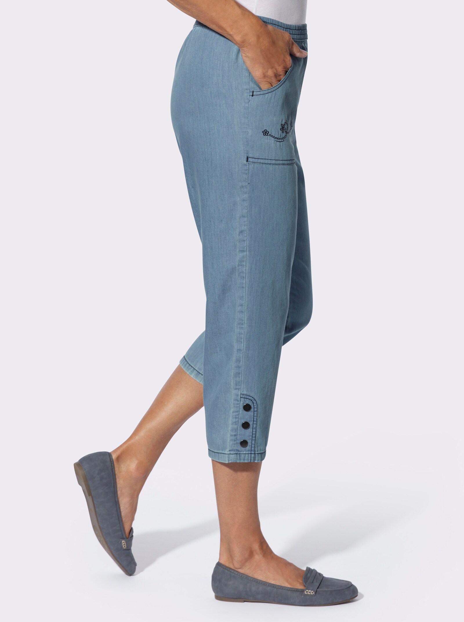 Caprijeans mit Stickerei - blue-bleached
