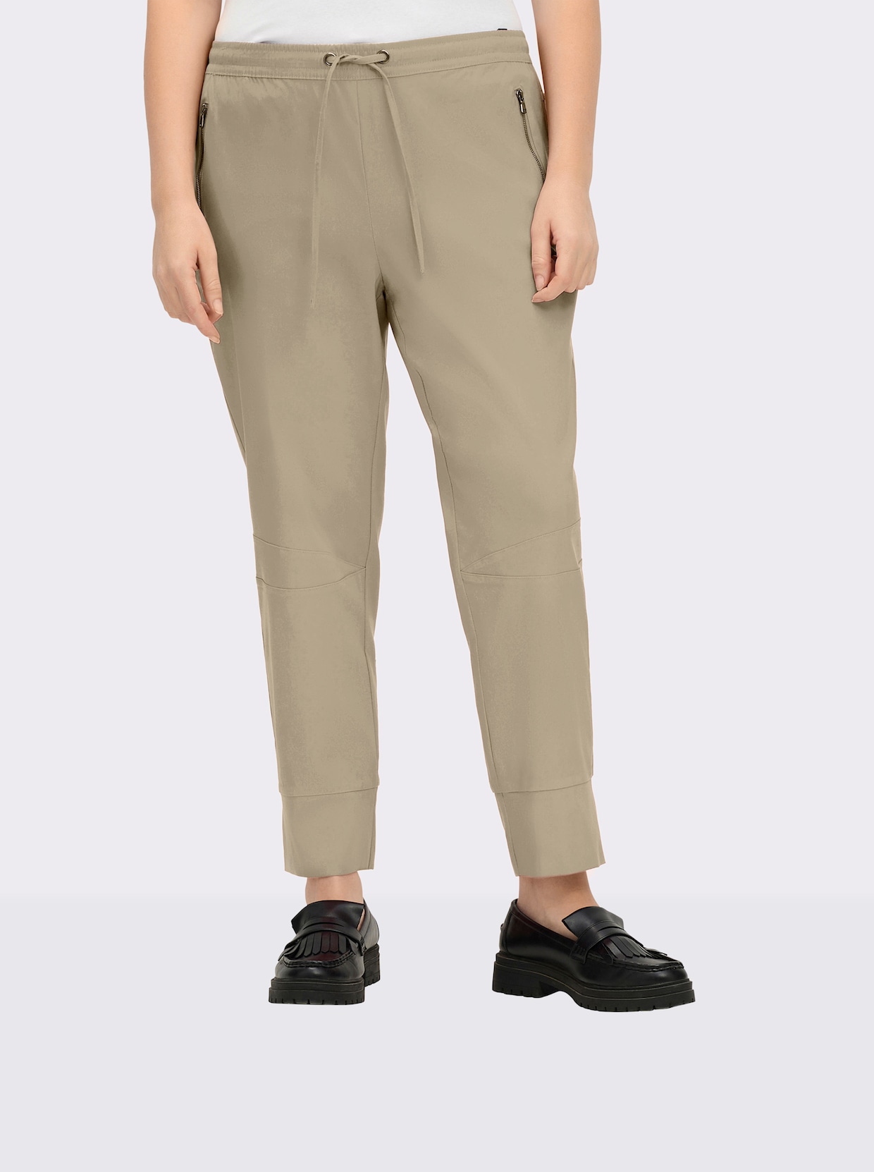 Jogg Pants mit Passformsattel hinten - sand