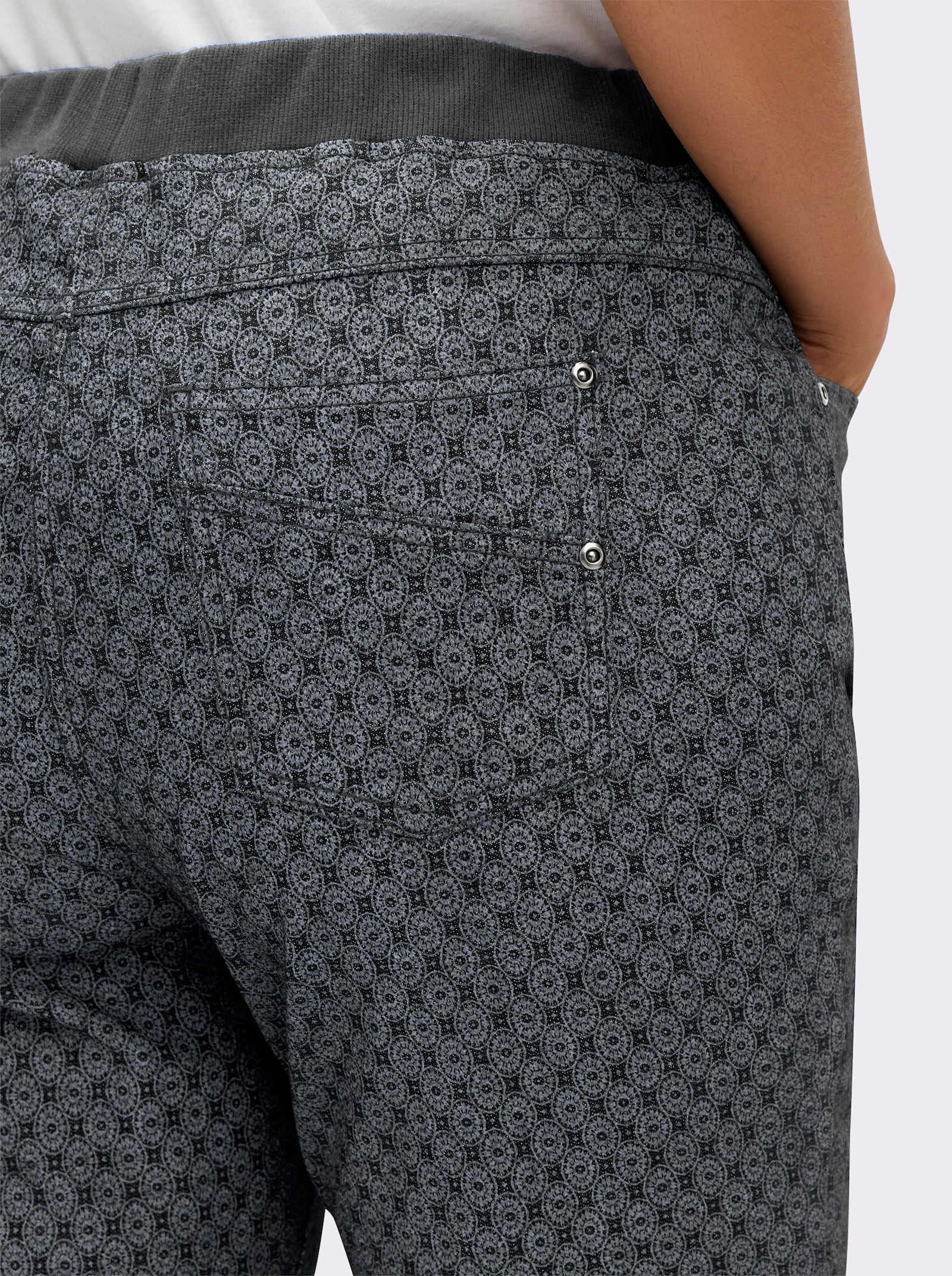 Schlupfjeans mit geripptem Strick-Dehnbund - grey-denim-bedruckt