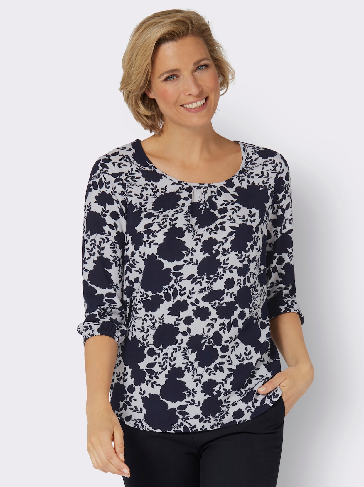 Comfortabele blouse - ecru/marine geprint