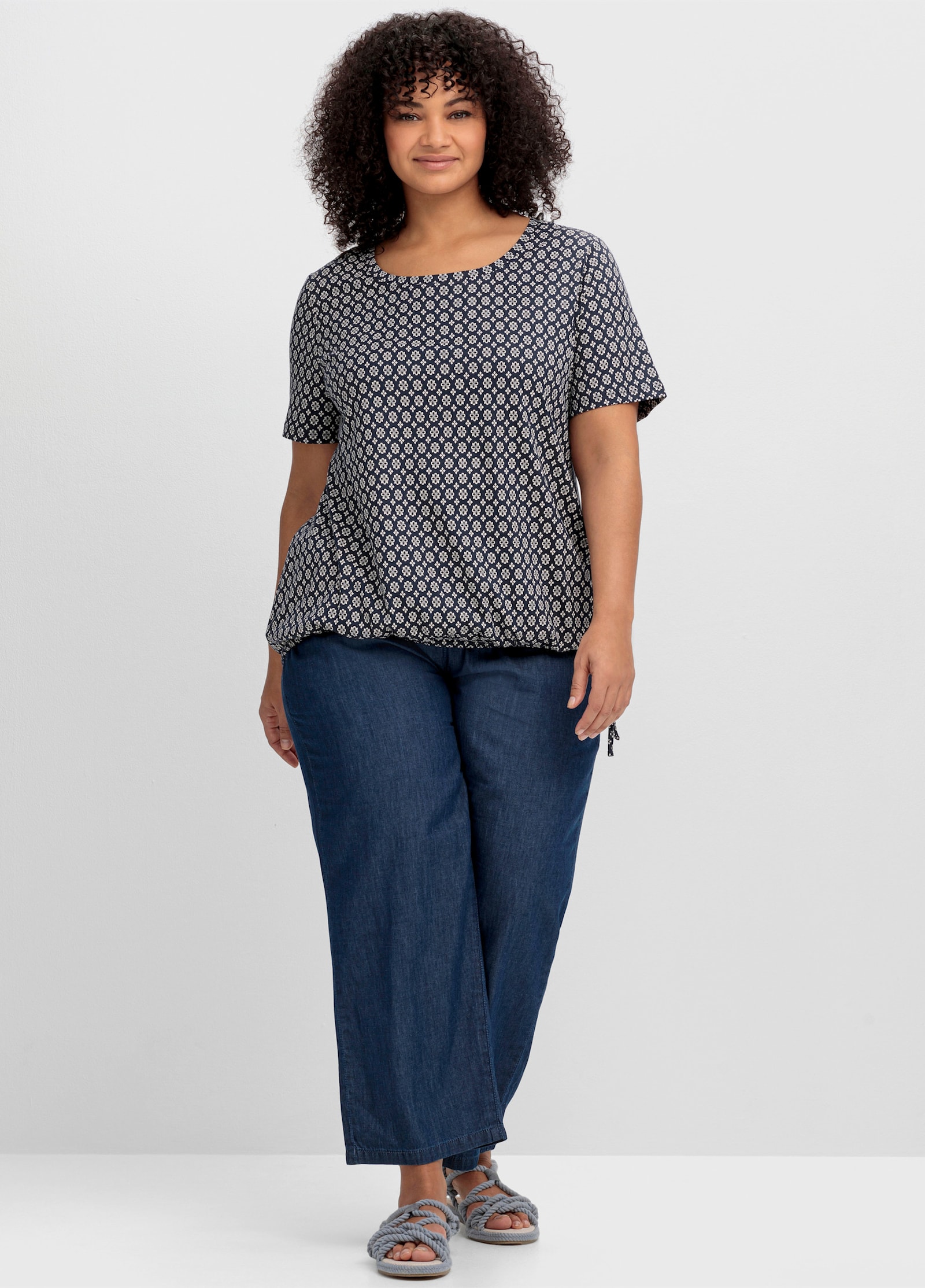 sheego T-shirt met decoratief ornamentpatroon - nachtblauw gedessineerd