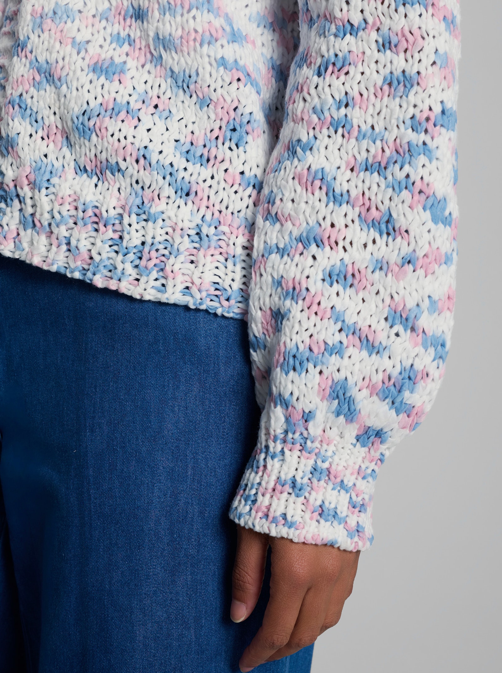 heine Strickjacke aus Bändchengarn - ecru-himmelblau-gemustert