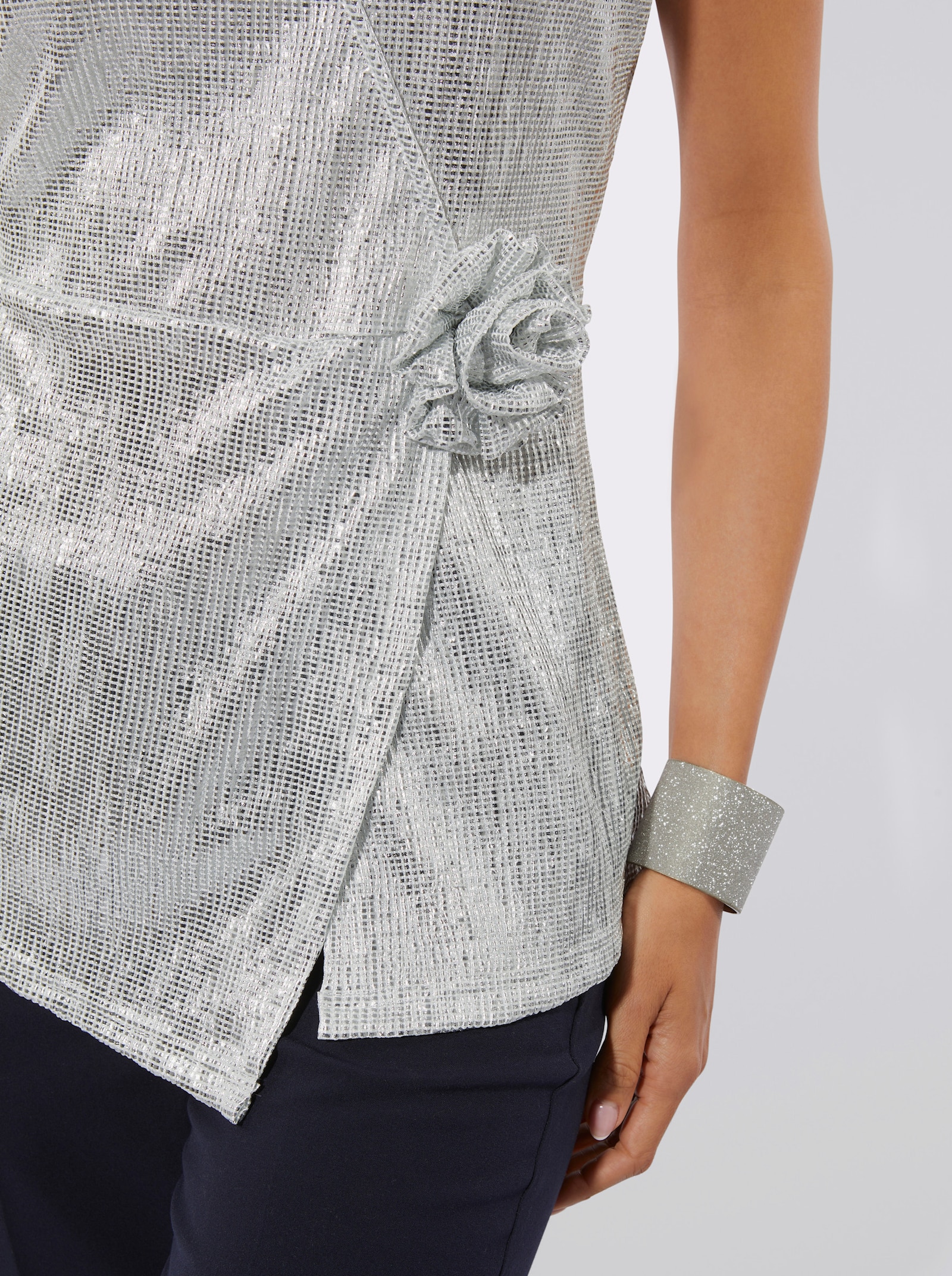 Lang shirt van luchtig plissé - zilverkleur