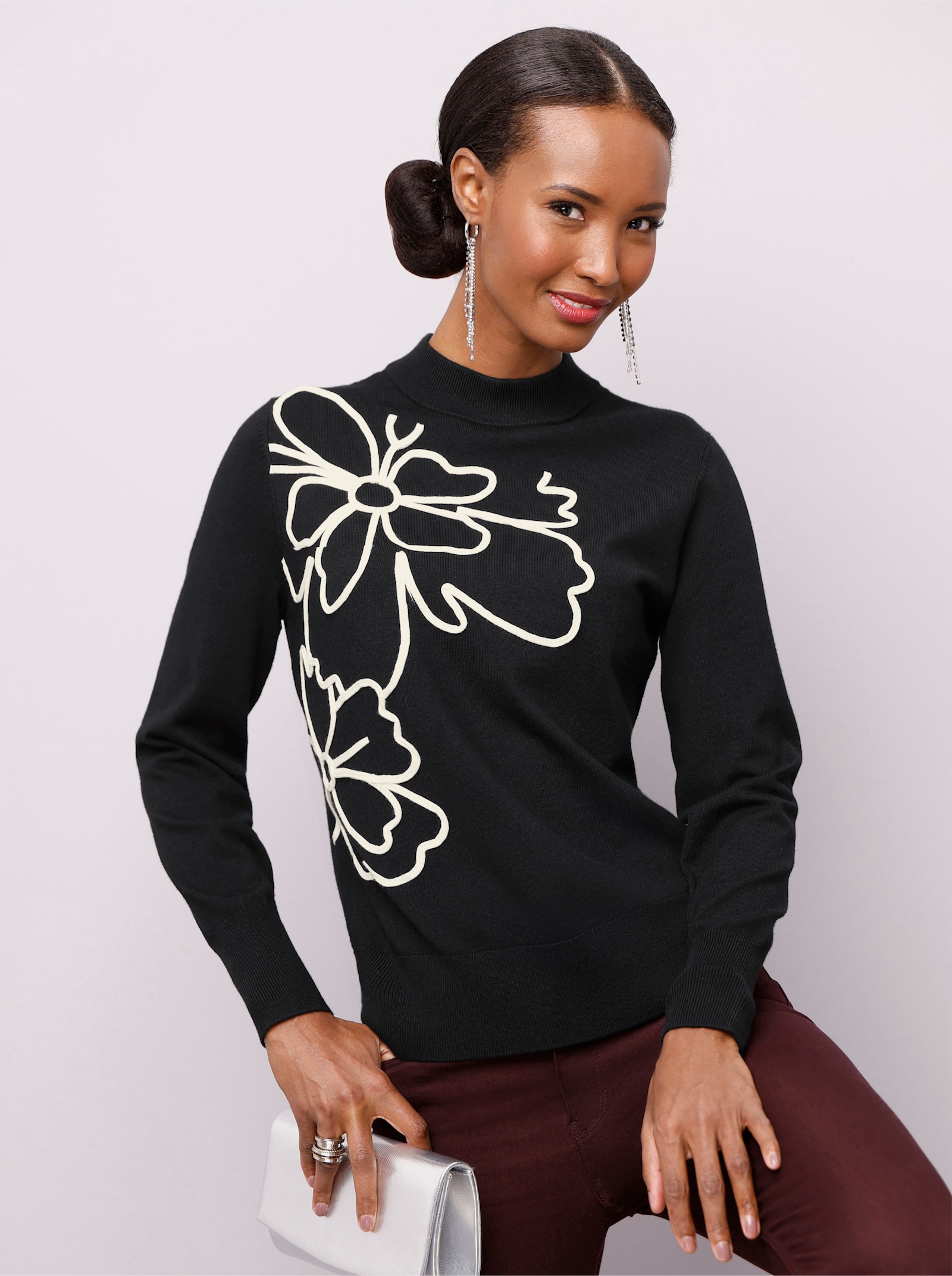 Langarm-Pullover mit platziertem Blumenmotiv - schwarz