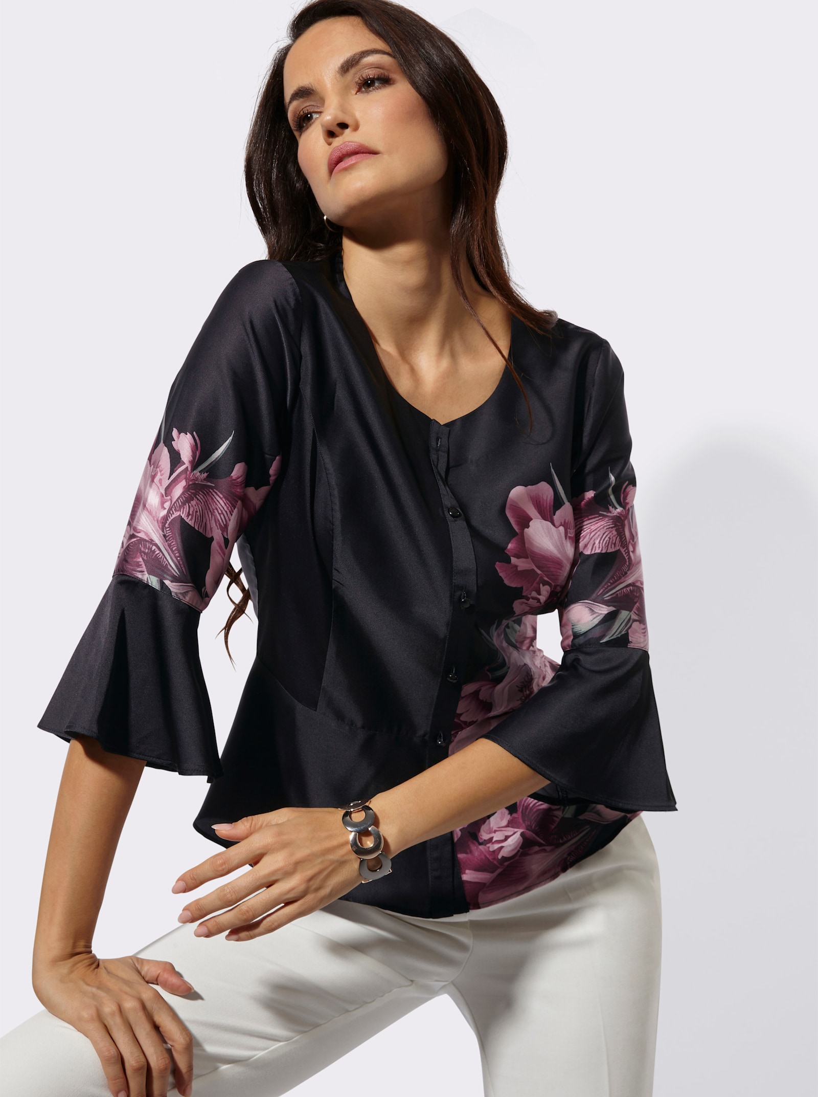 Druckbluse mit Volant-Abschluss - schwarz-hortensie-bedruckt