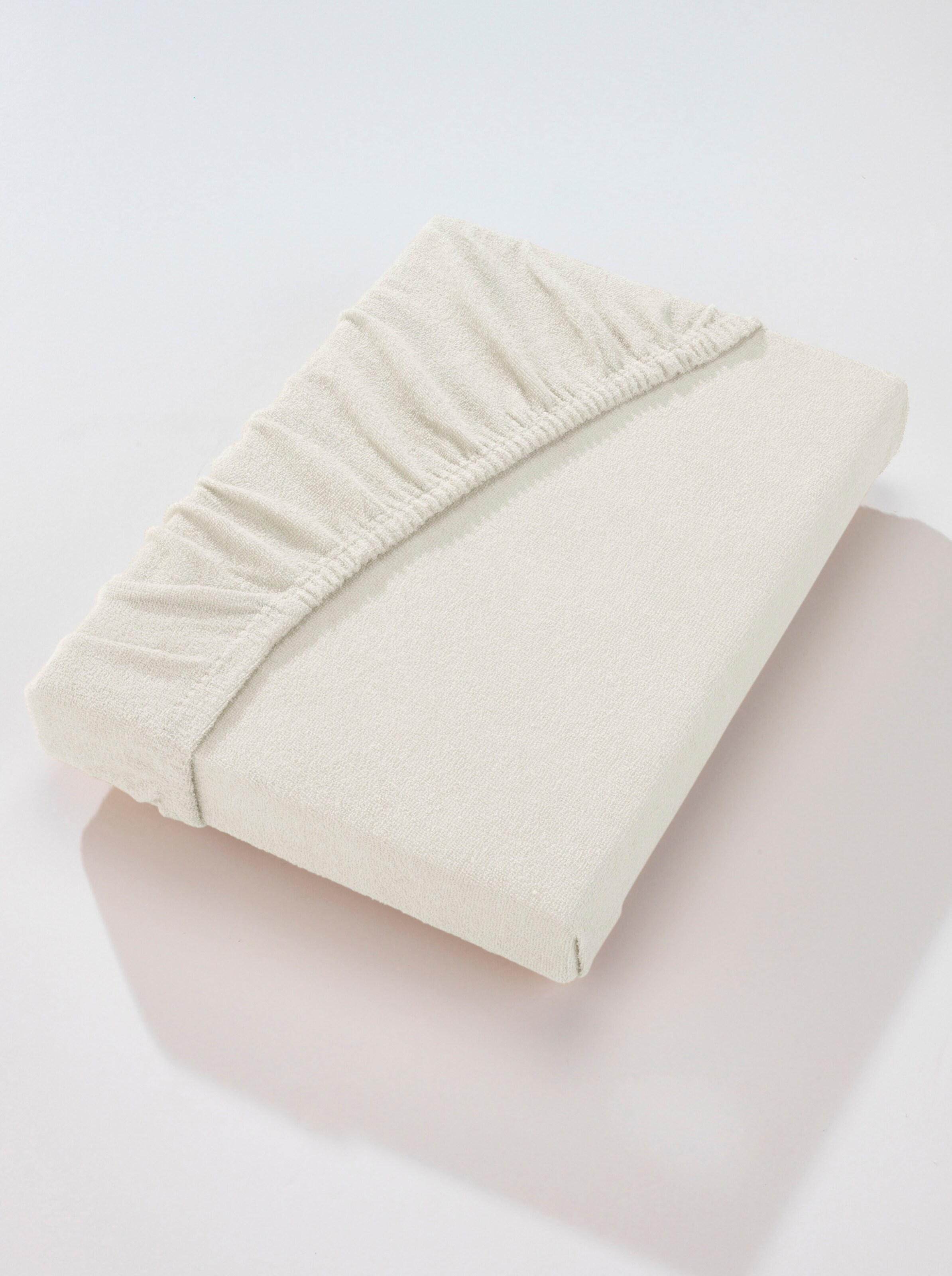 VON FRANZ günstig Kaufen-Spannbetttuch in ecru von Biberna. Spannbetttuch in ecru von Biberna <![CDATA[Spannbetttuch in elastischer, bügelfreier und extrem strapazierfähiger Frottee-Stretch-Qualität. Sowohl in Überlänge und Überbreite als auch in 2 französischen Maßen lie