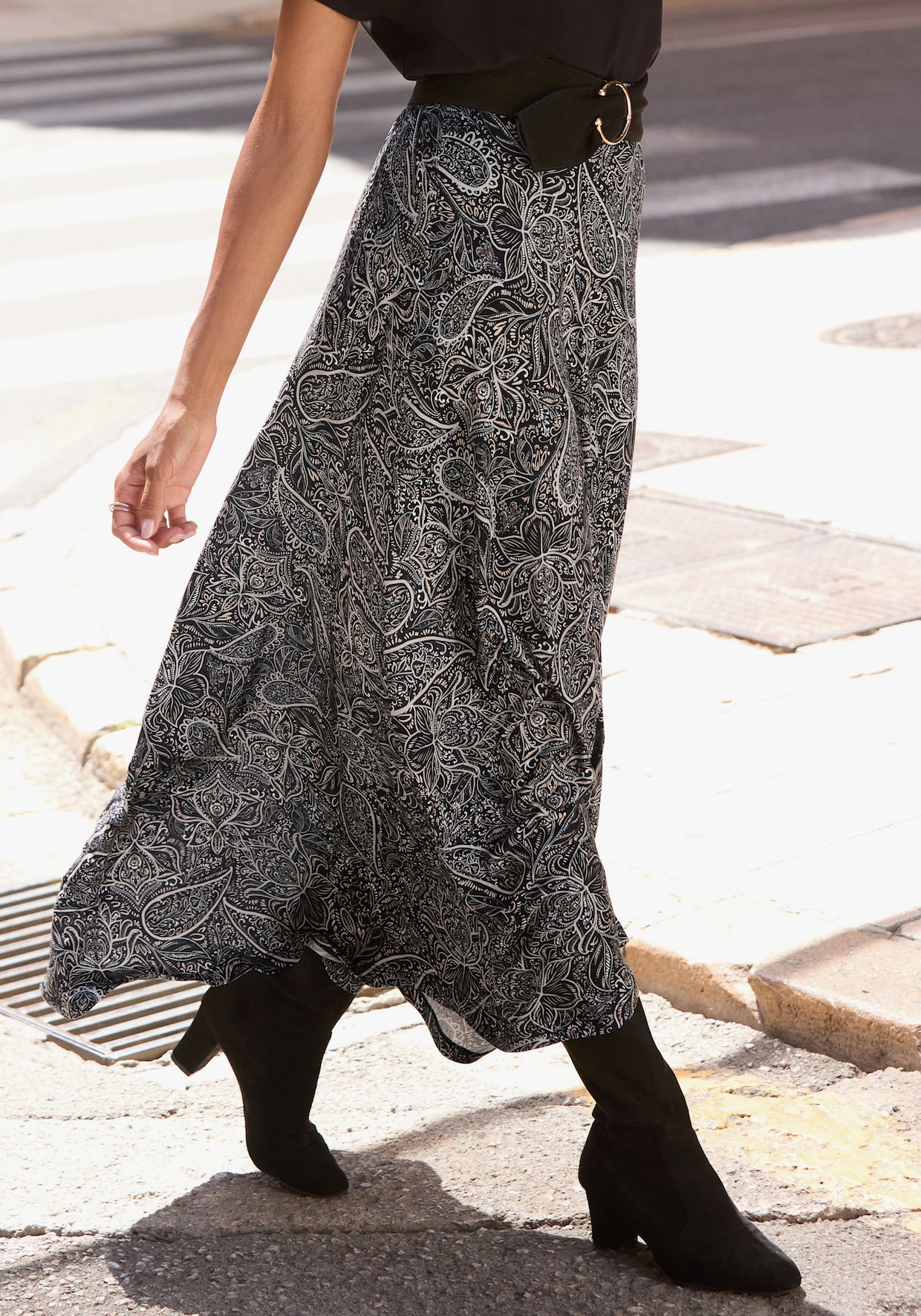 LASCANA Maxirock - schwarz-grau-creme bedruckt