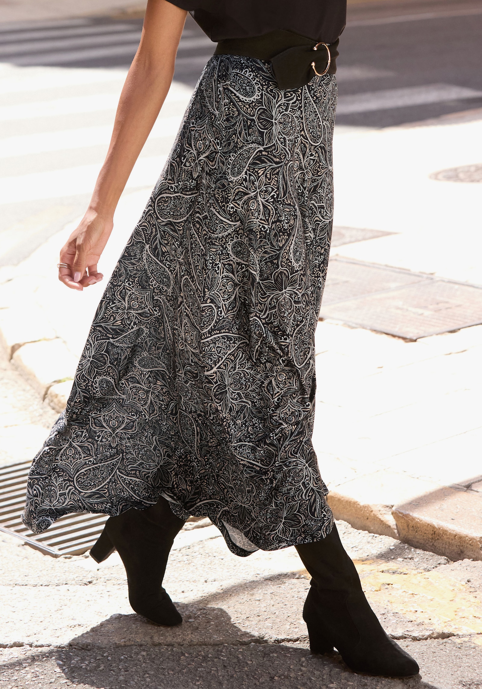 LASCANA Maxirock - schwarz-grau-creme bedruckt