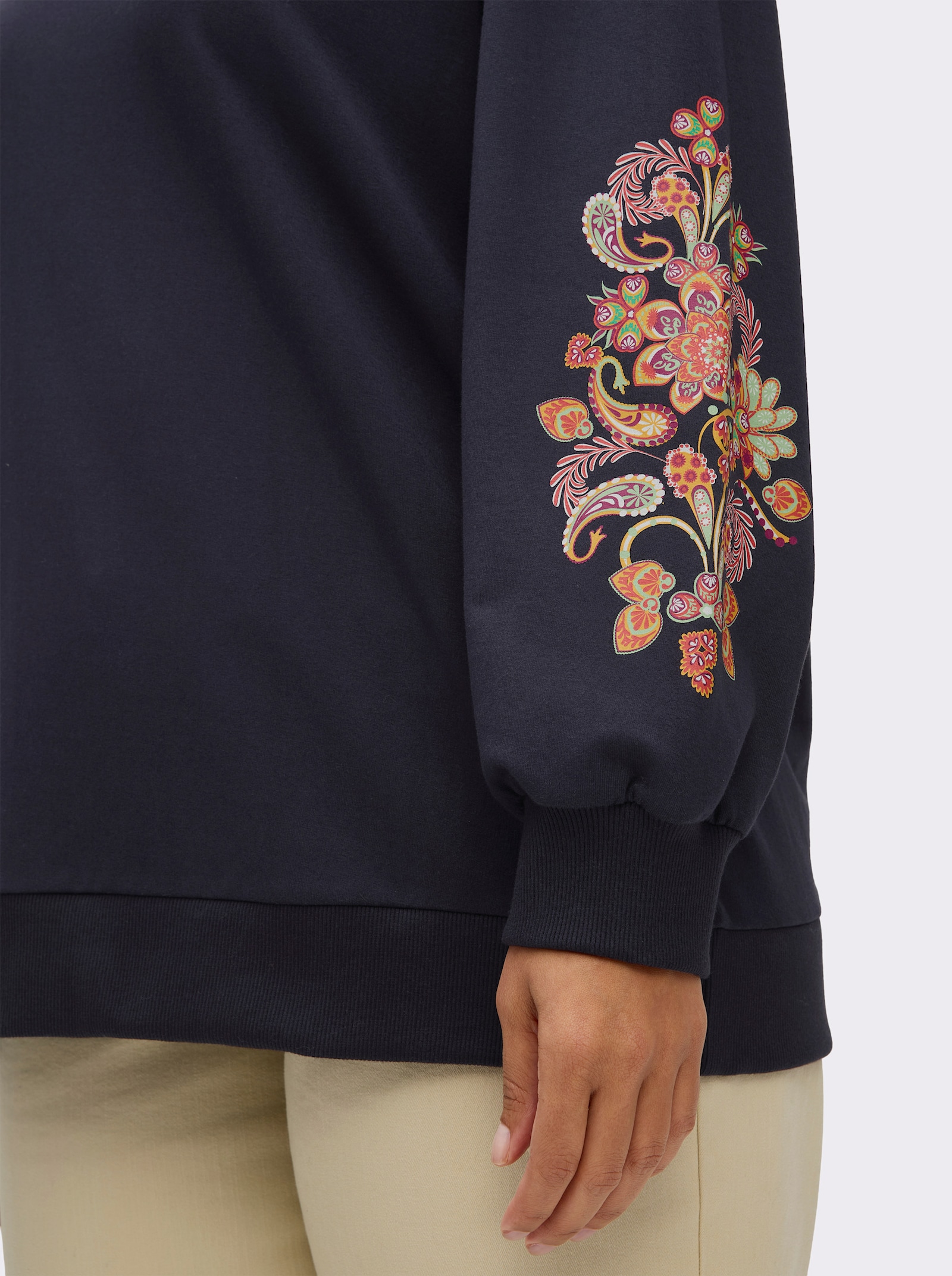 sheego Sweatshirt mit Blumenprint am Ärmel - tiefblau-malve
