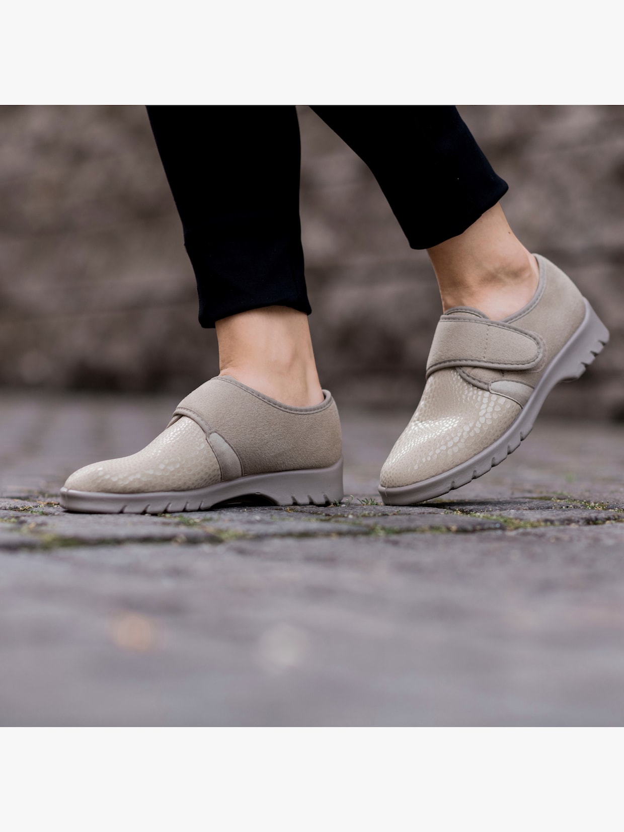 Varomed Klettschuh von Varomed, Weite H - beige