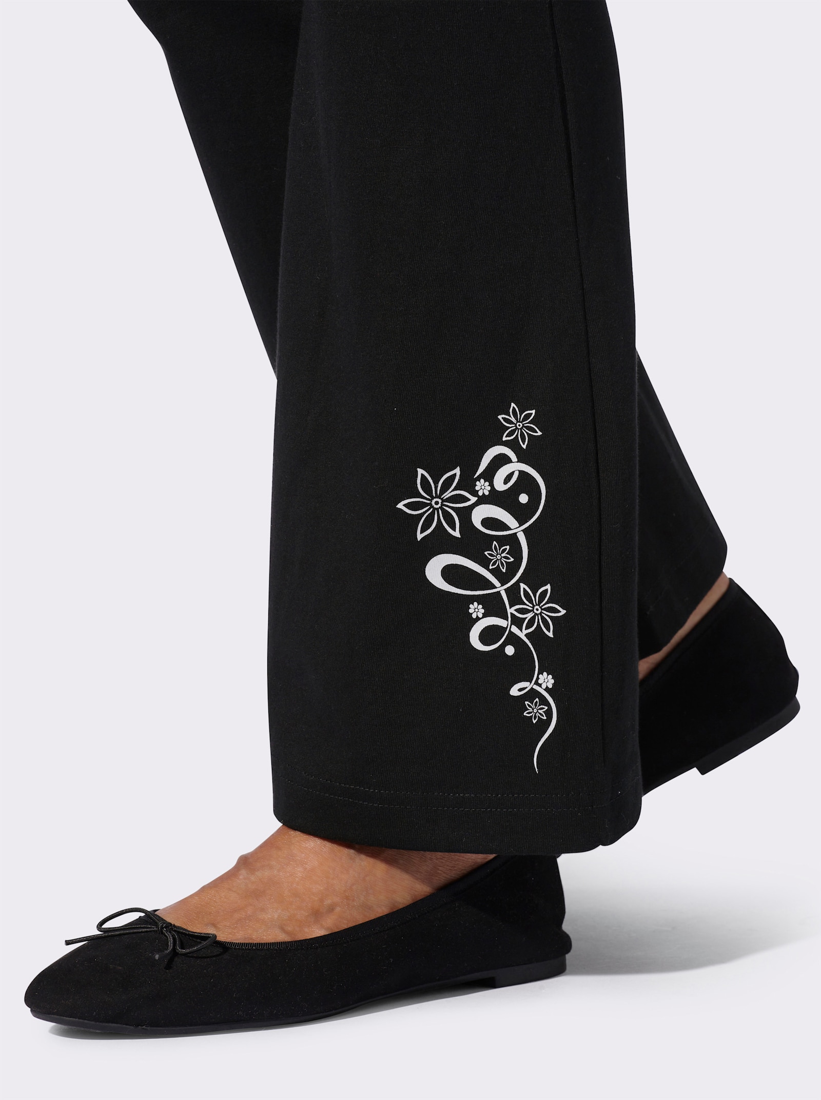 Freizeithose mit platziertem Grafik-Druck - schwarz