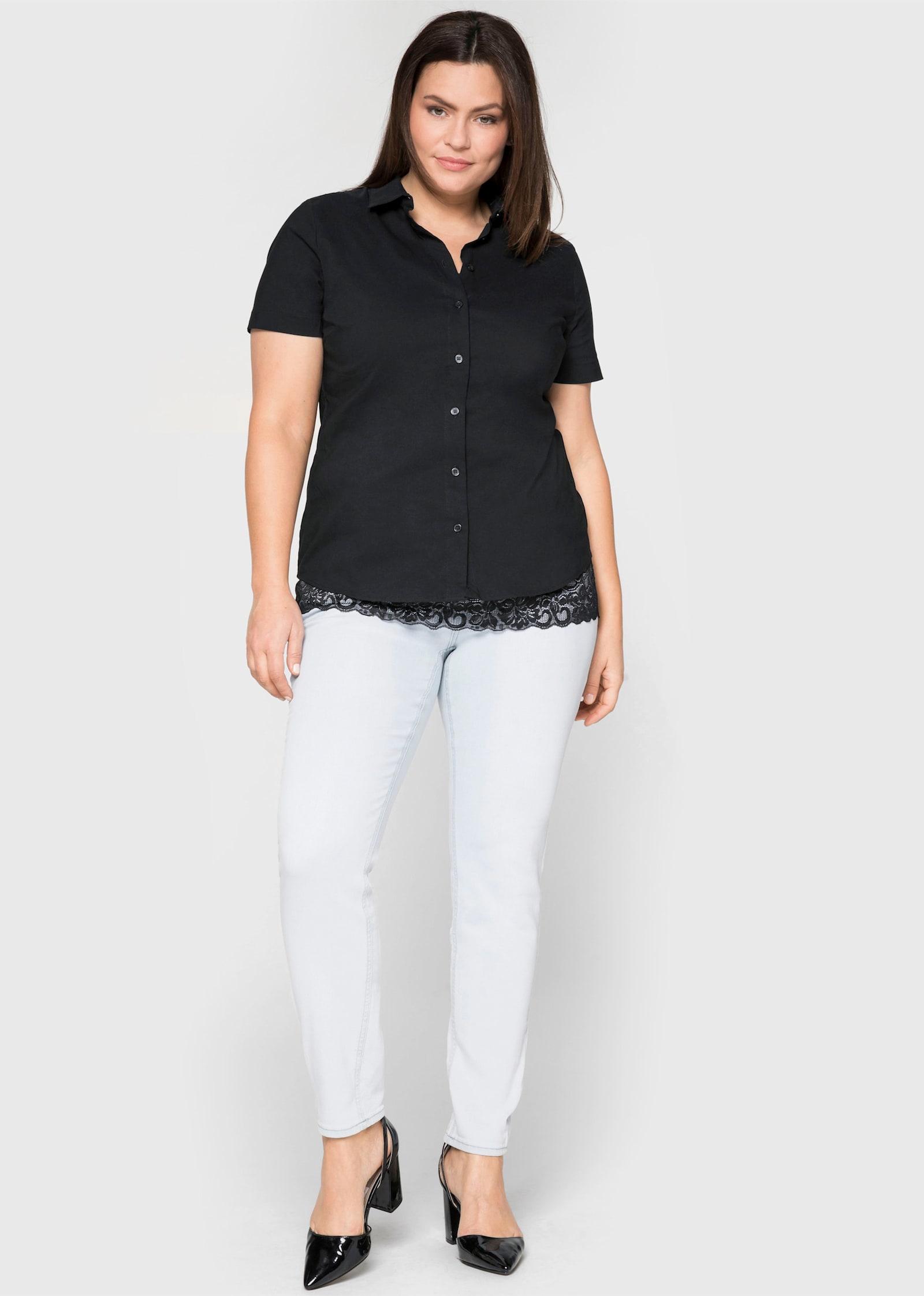 sheego Stretchblouse met korte mouwen, licht getailleerd - zwart