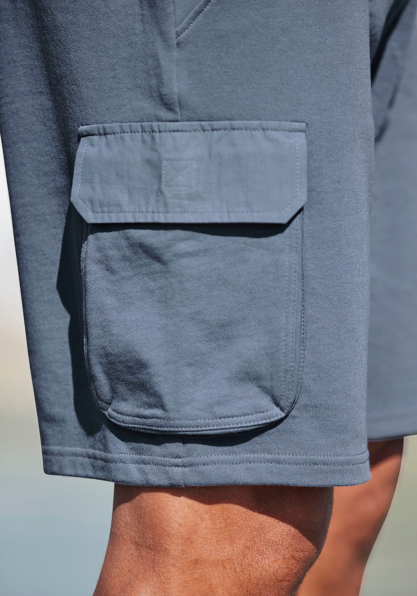 AUTHENTIC LE JOGGER Sweatshorts - blau