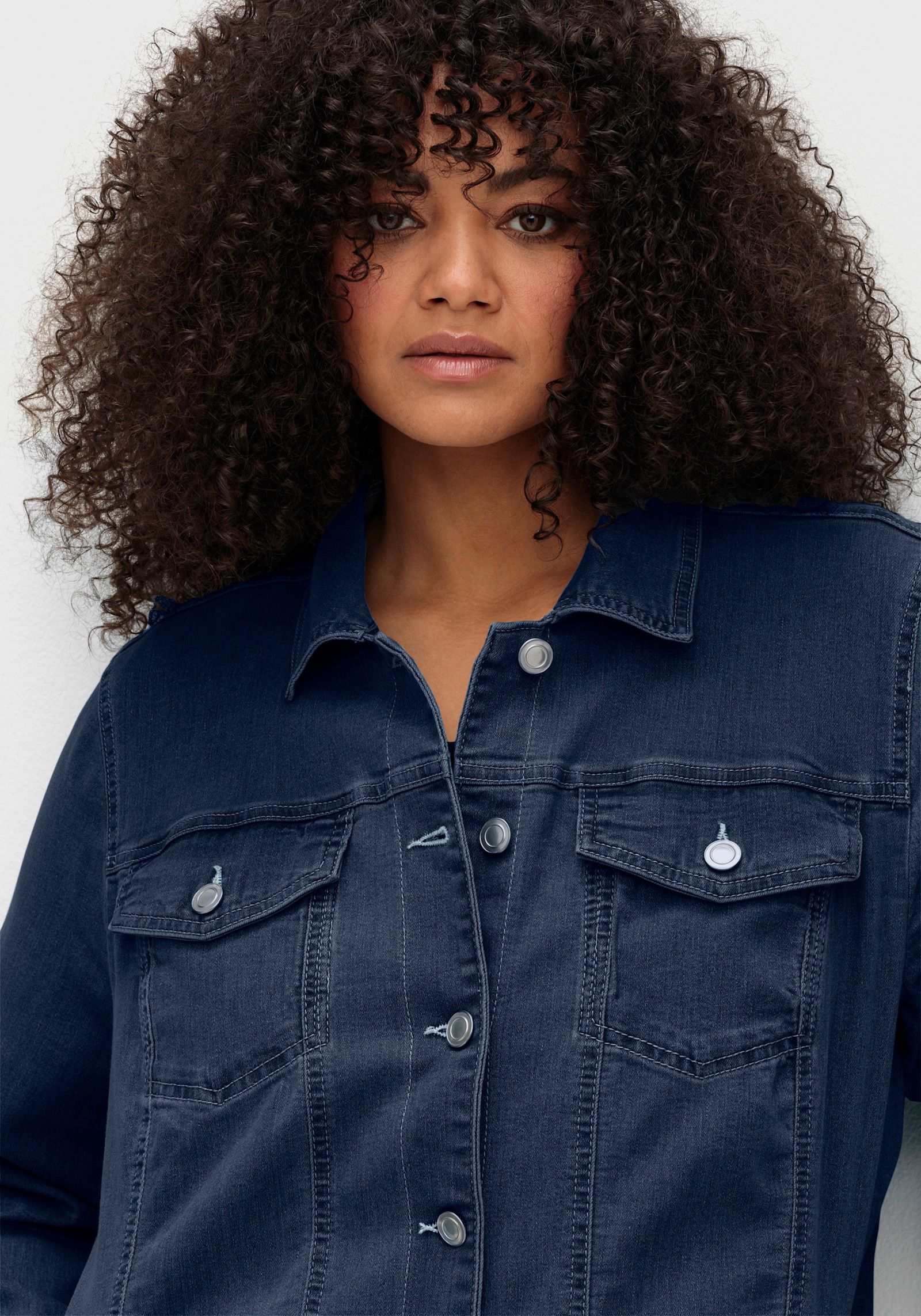 Jeansjacke mit aufgesetzten Brusttaschen - blue-stone-washed