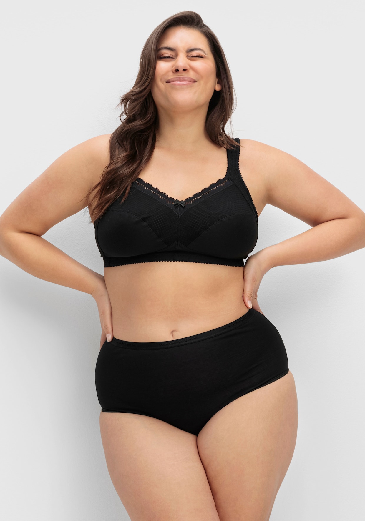 Taillenslip mit Elastik-Abschlüssen - schwarz