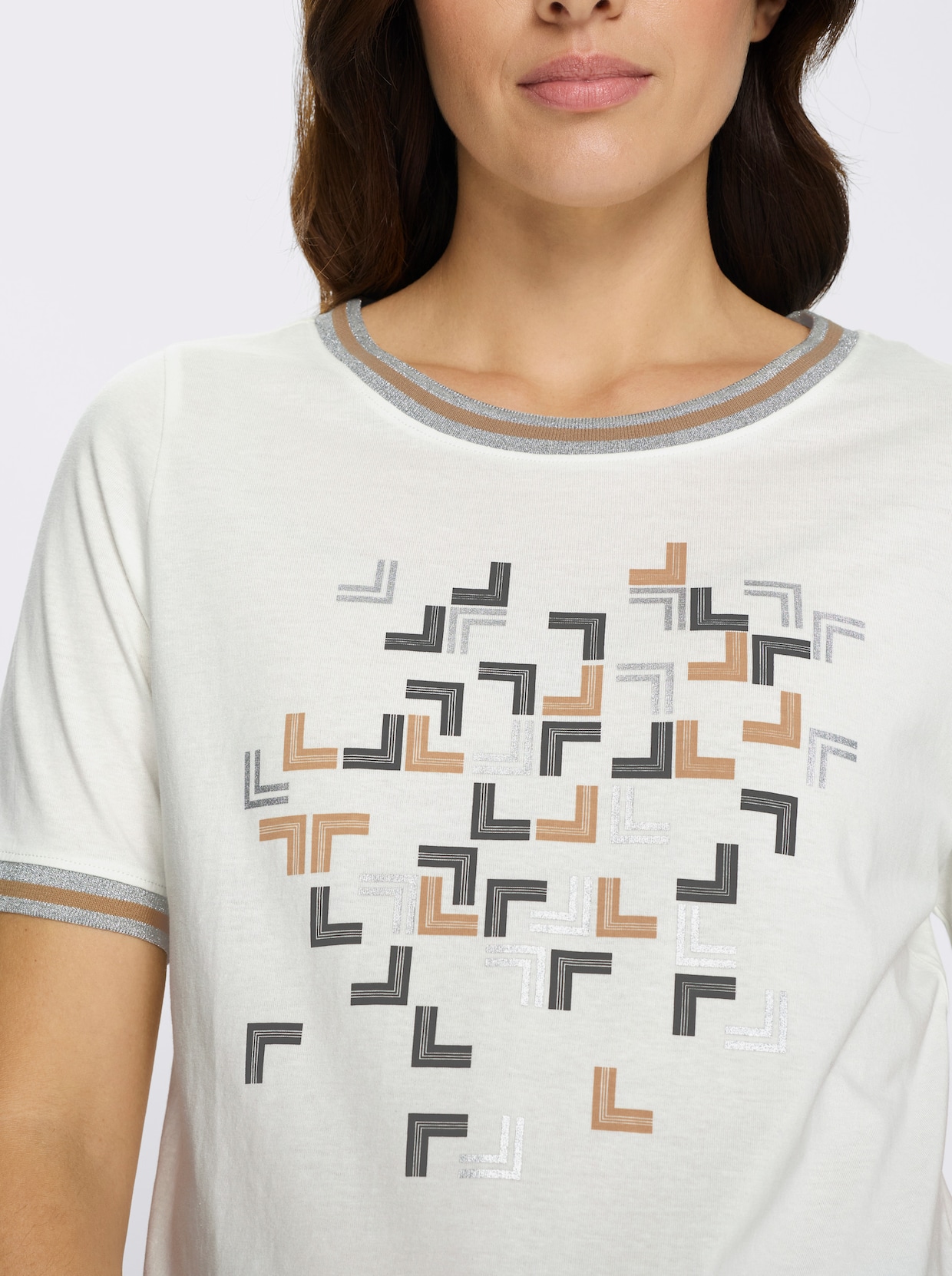 Kurzarmshirt mit silberfarbigem Foliendruck - ecru-camel