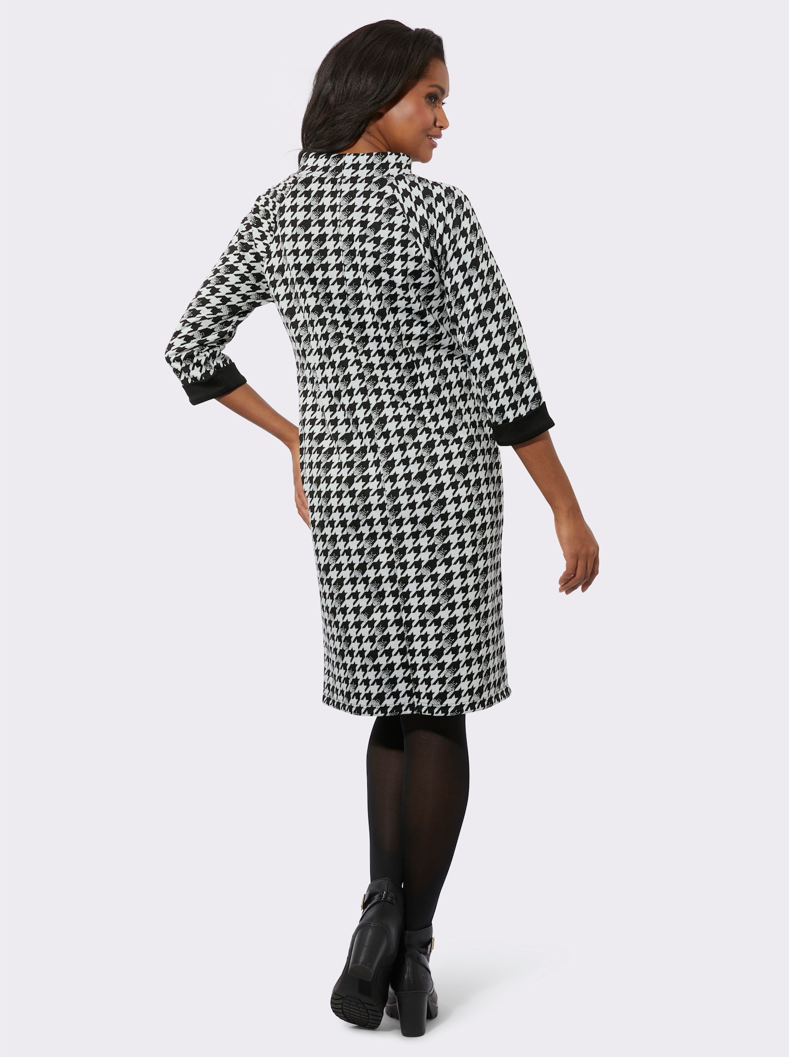 Jerseykleid mit Kontrast-Akzenten - ecru-schwarz-gemustert