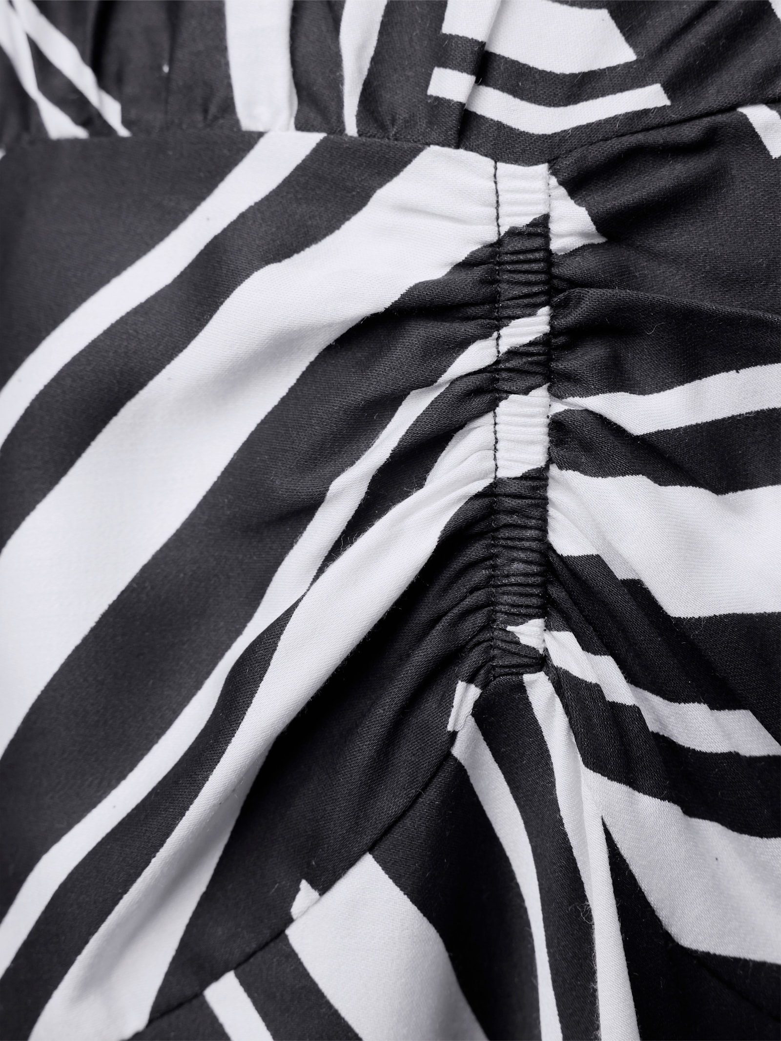 CREATION L PREMIUM Robe longue avec motif graphique - noir-écru imprimé