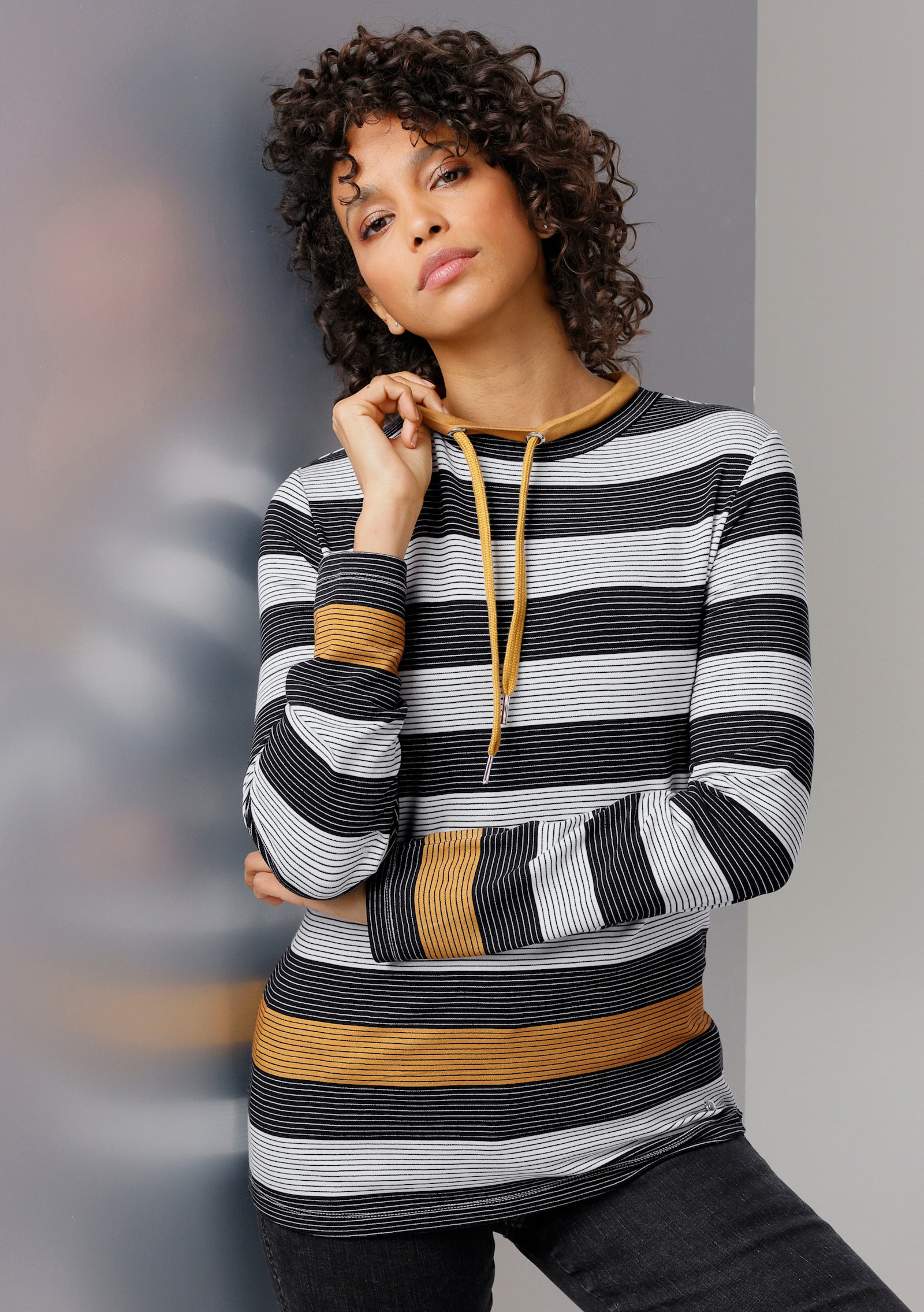 CREATION L PREMIUM Sweatshirt mit leichtem Glanz - schwarz-ocker-gestreift