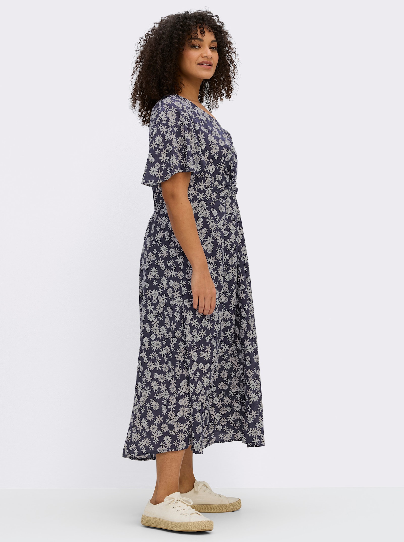 sheego Blumenkleid mit Knotendetail - tiefblau-champagner-bedruckt