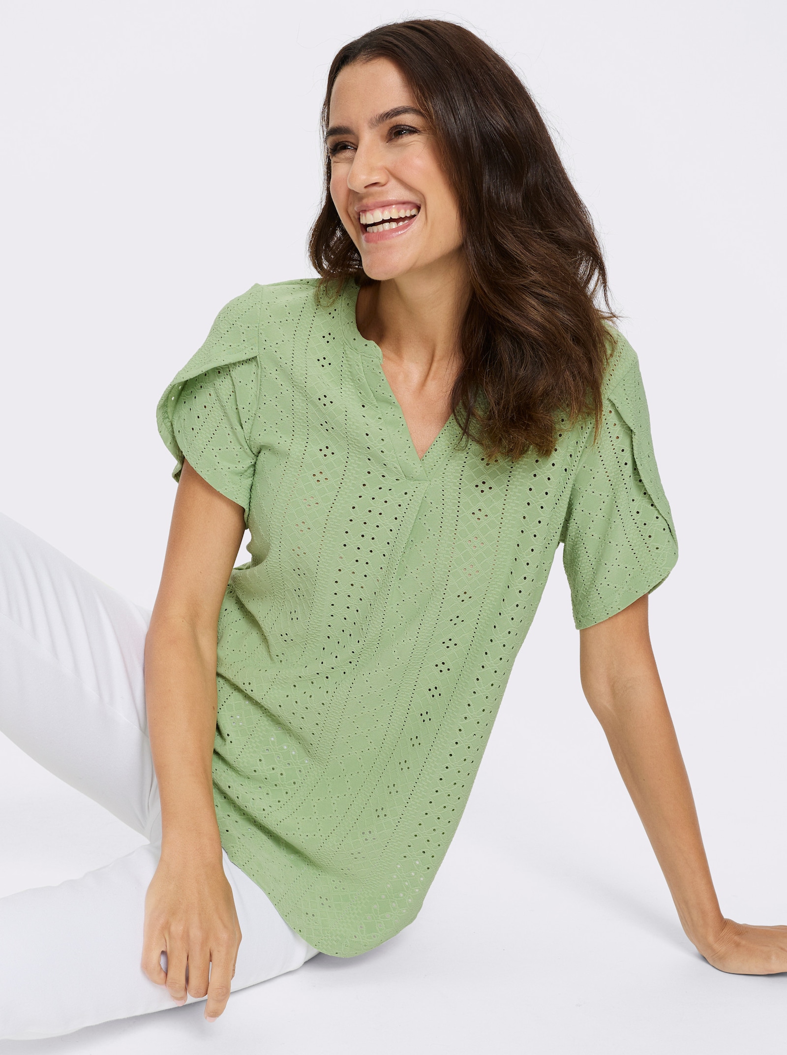 Kurzarmshirt mit Lochstickerei allover - eucalyptus