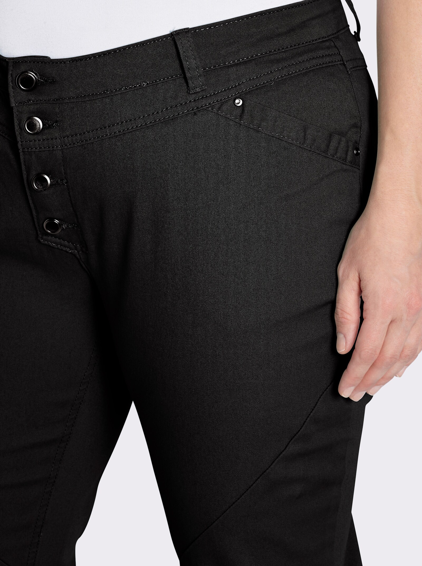 Jeans mit Knopfleiste statt Reißverschluss - schwarz