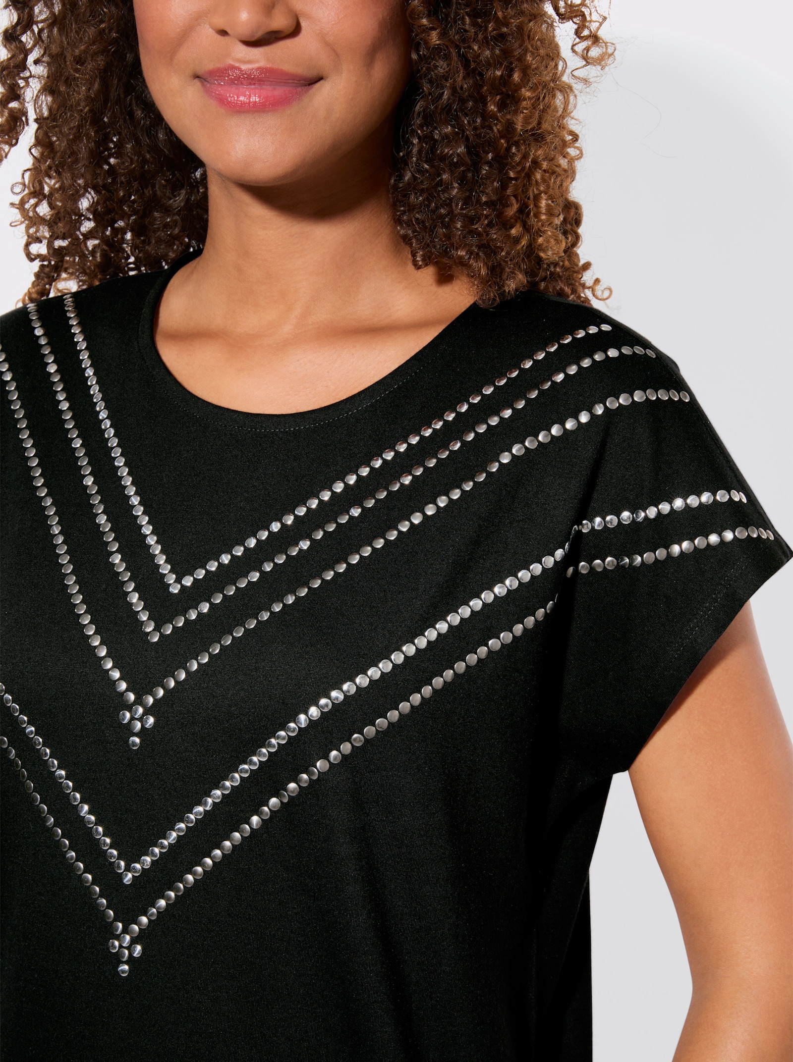 Kurzarmshirt mit Nieten-Verzierung - schwarz