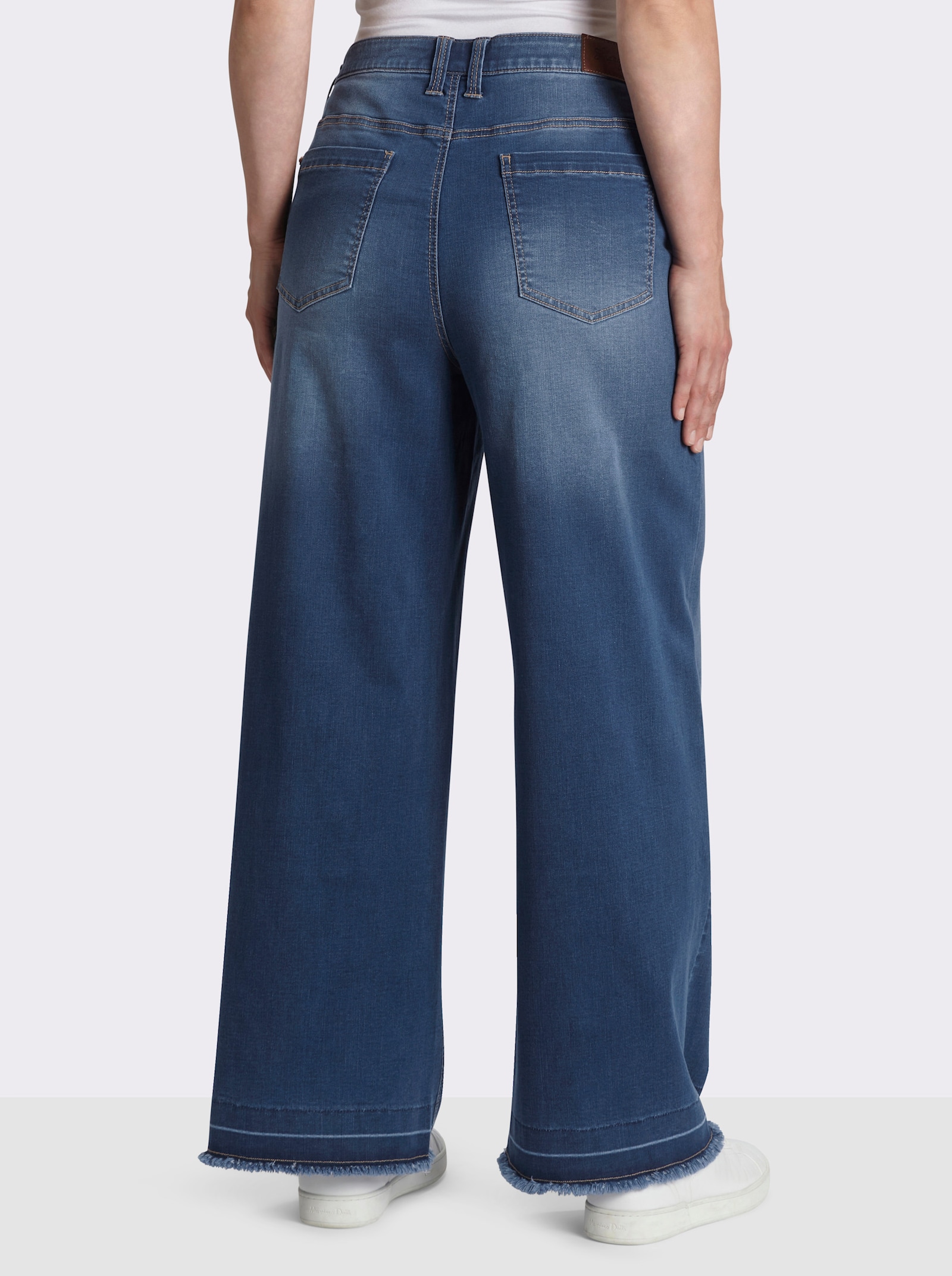 sheego Jeans mit weitem, ausgestelltem Bein - darkblue-stone-washed