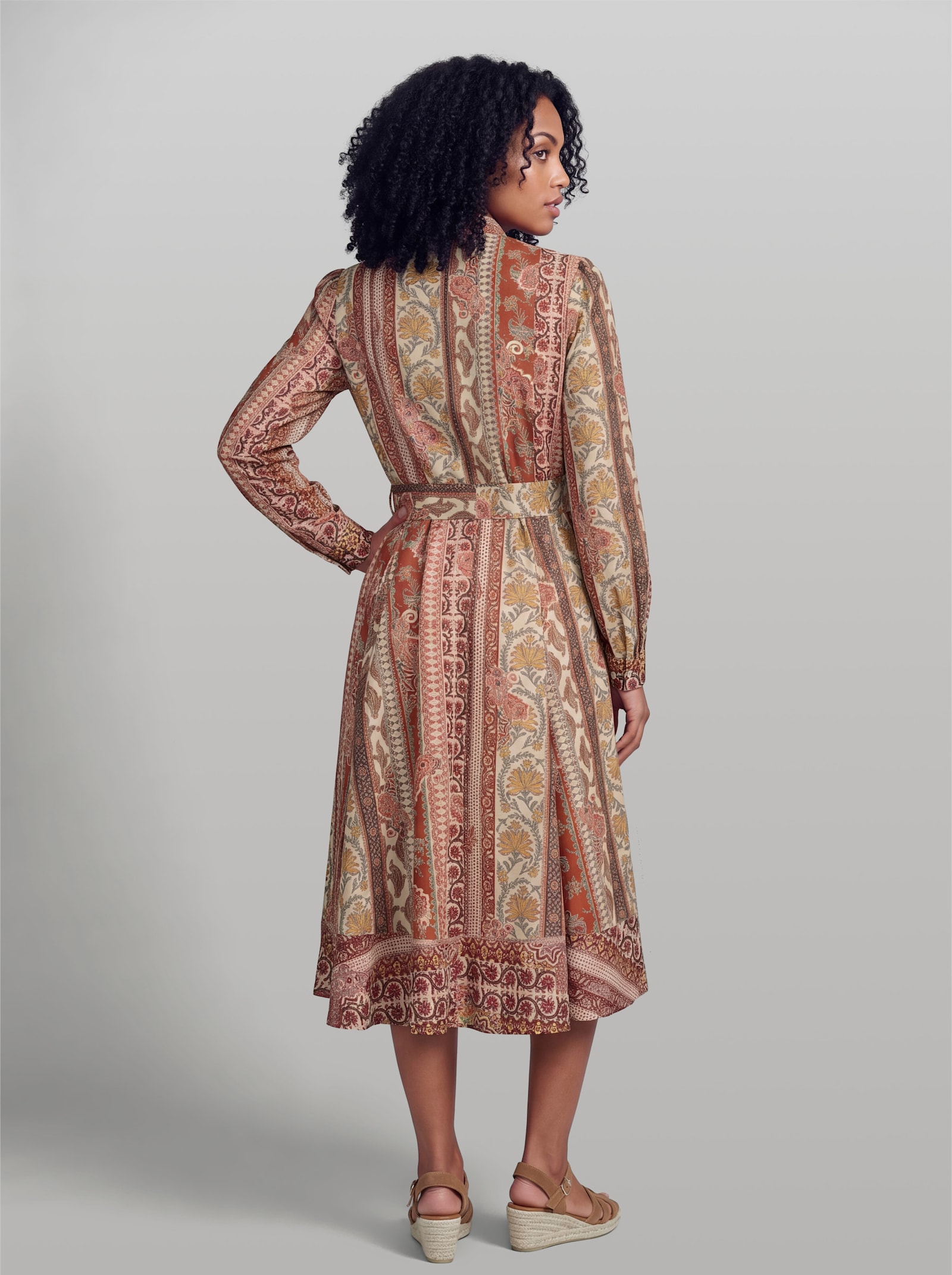 heine Baumwollkleid mit Bindegürtel - sand-rostrot-bedruckt